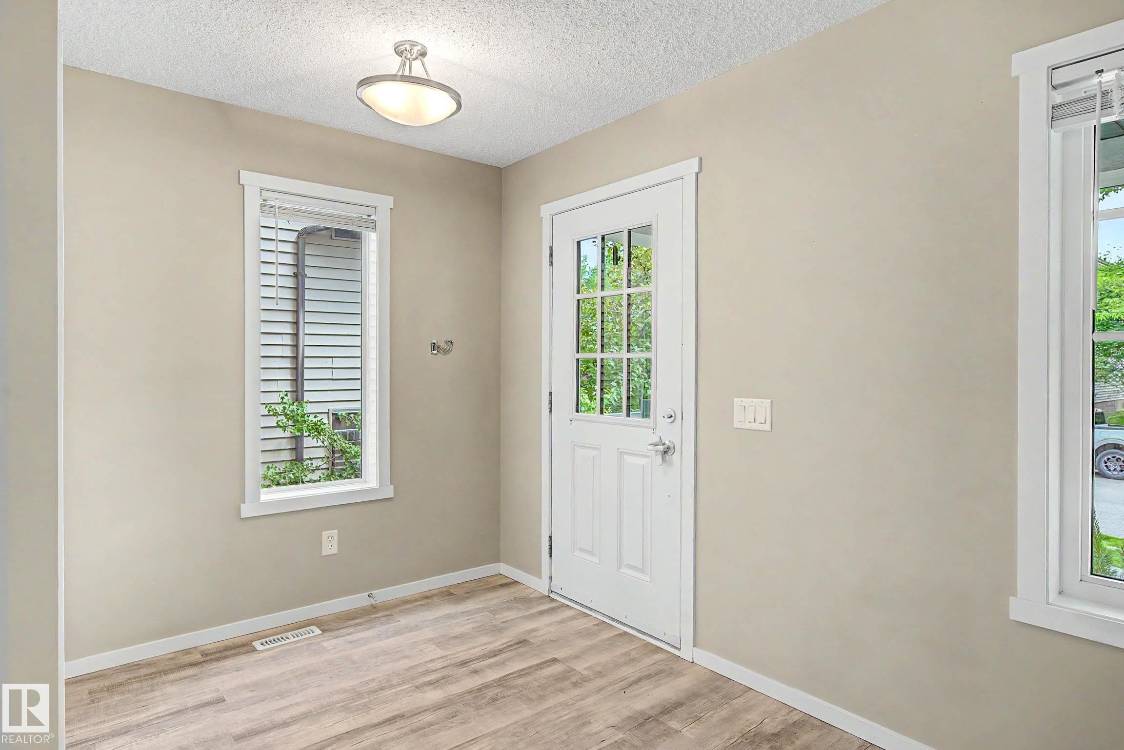 4218 Allan Link Link Sw, Edmonton, AB - Indoor Photo Showing Other Room