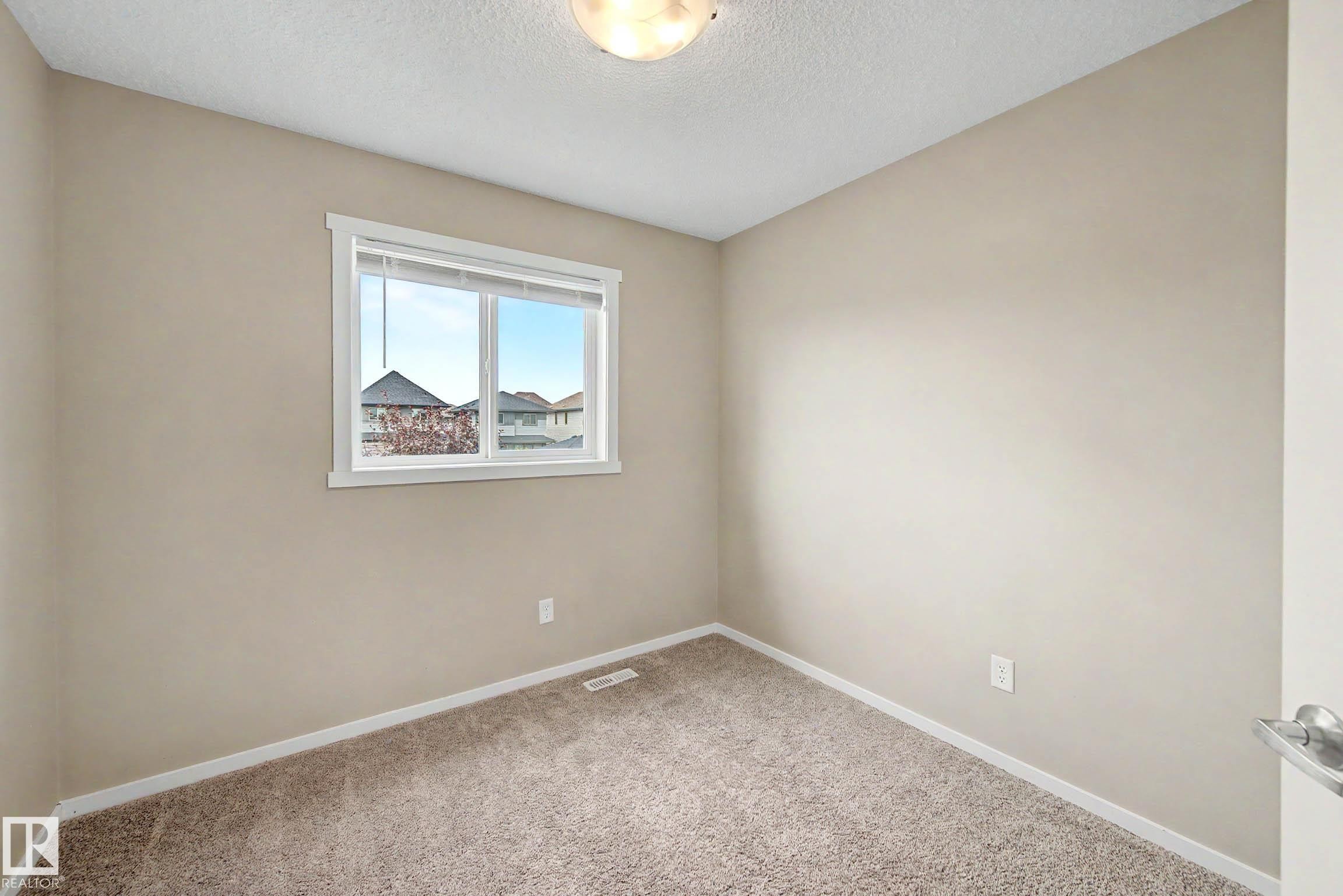 4218 Allan Link Link Sw, Edmonton, AB - Indoor Photo Showing Other Room