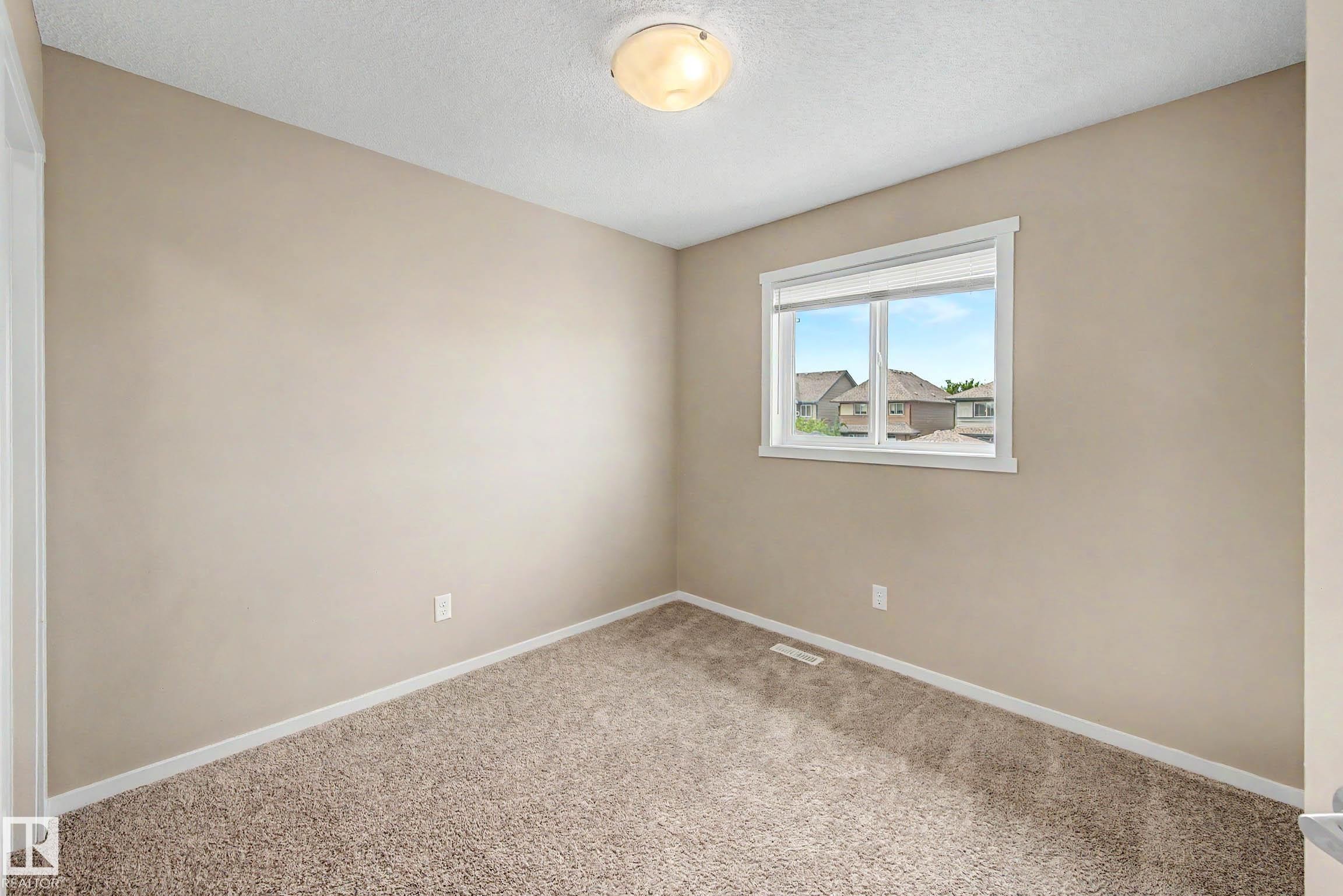 4218 Allan Link Link Sw, Edmonton, AB - Indoor Photo Showing Other Room
