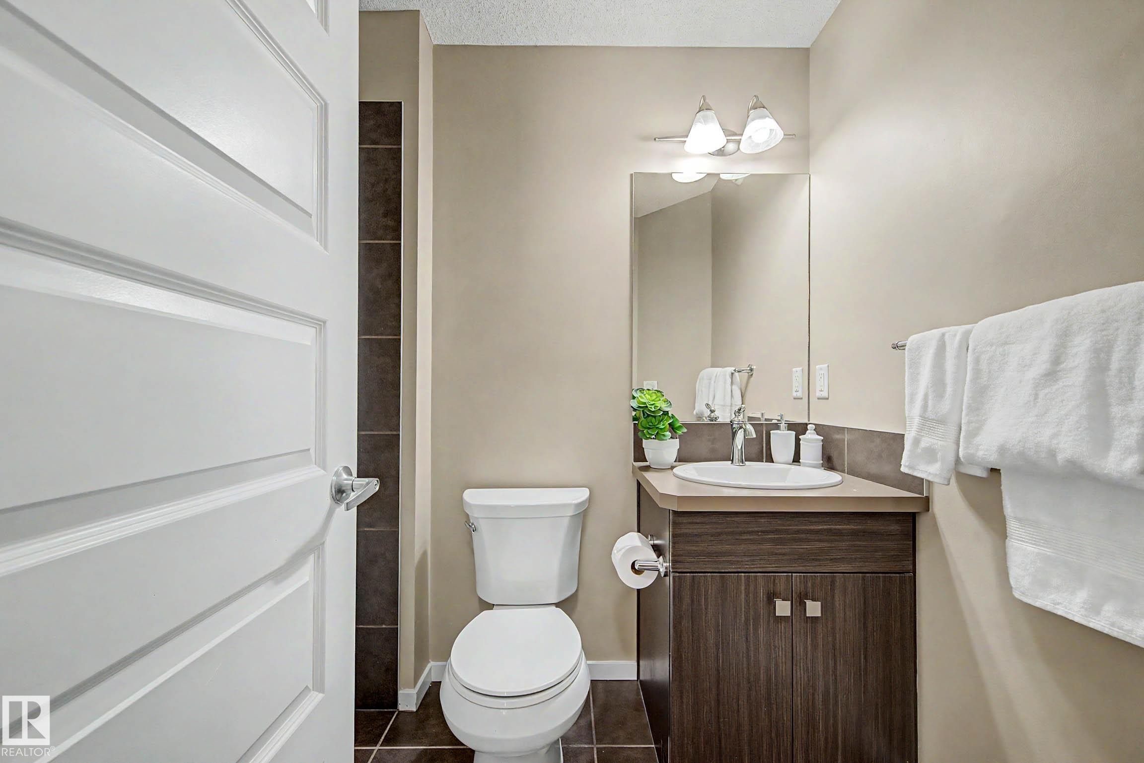4218 Allan Link Link Sw, Edmonton, AB - Indoor Photo Showing Bathroom