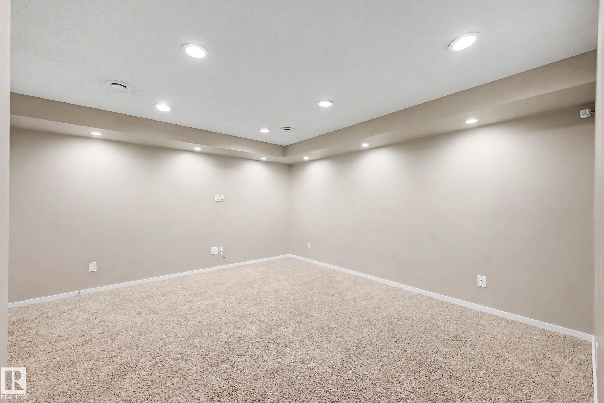 4218 Allan Link Link Sw, Edmonton, AB - Indoor Photo Showing Other Room