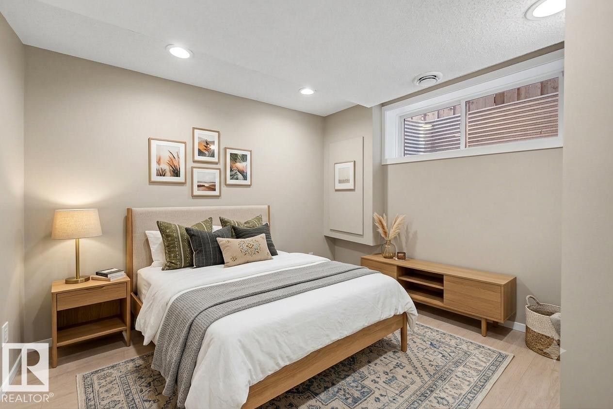 4218 Allan Link Link Sw, Edmonton, AB - Indoor Photo Showing Bedroom