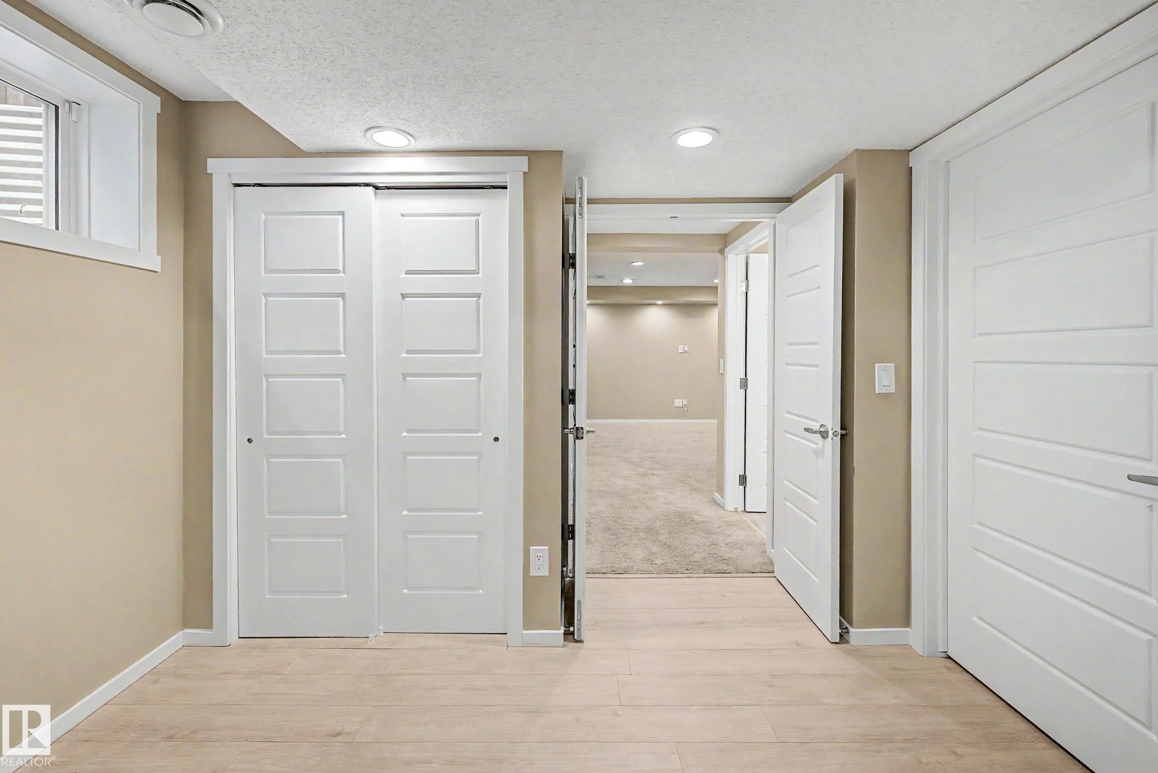 4218 Allan Link Link Sw, Edmonton, AB - Indoor Photo Showing Other Room