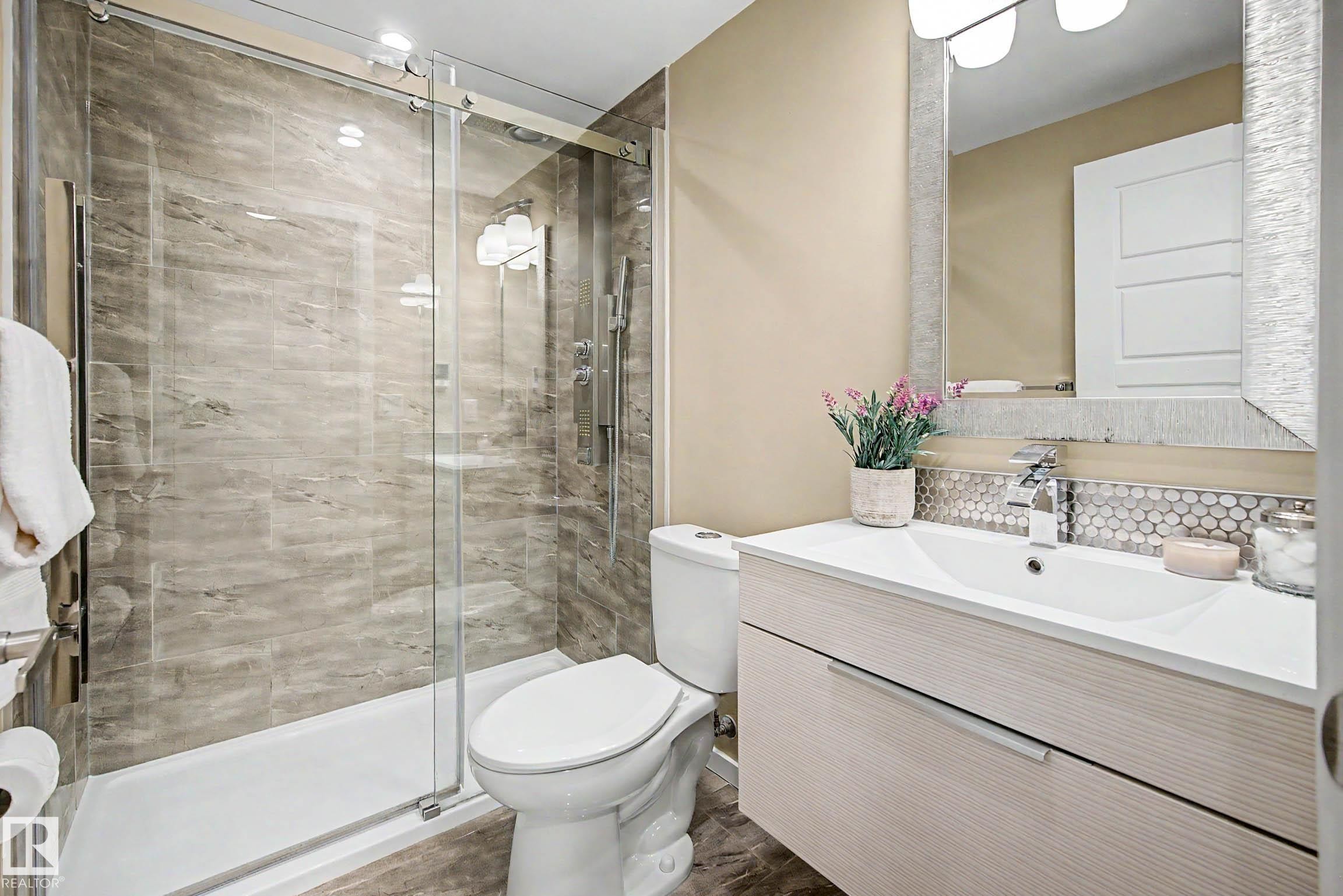 4218 Allan Link Link Sw, Edmonton, AB - Indoor Photo Showing Bathroom