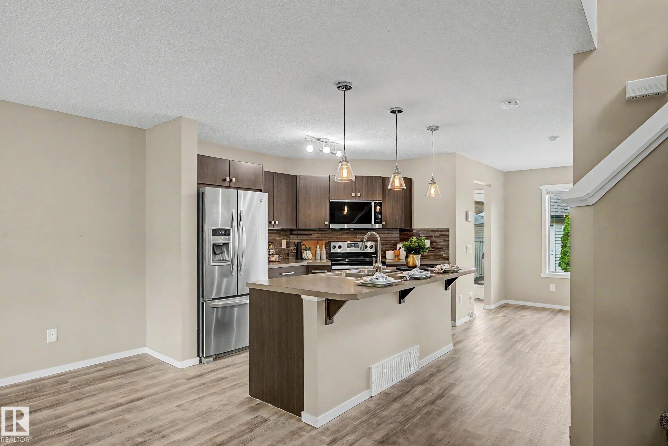 4218 Allan Link Link Sw, Edmonton, AB - Indoor Photo Showing Kitchen With Upgraded Kitchen