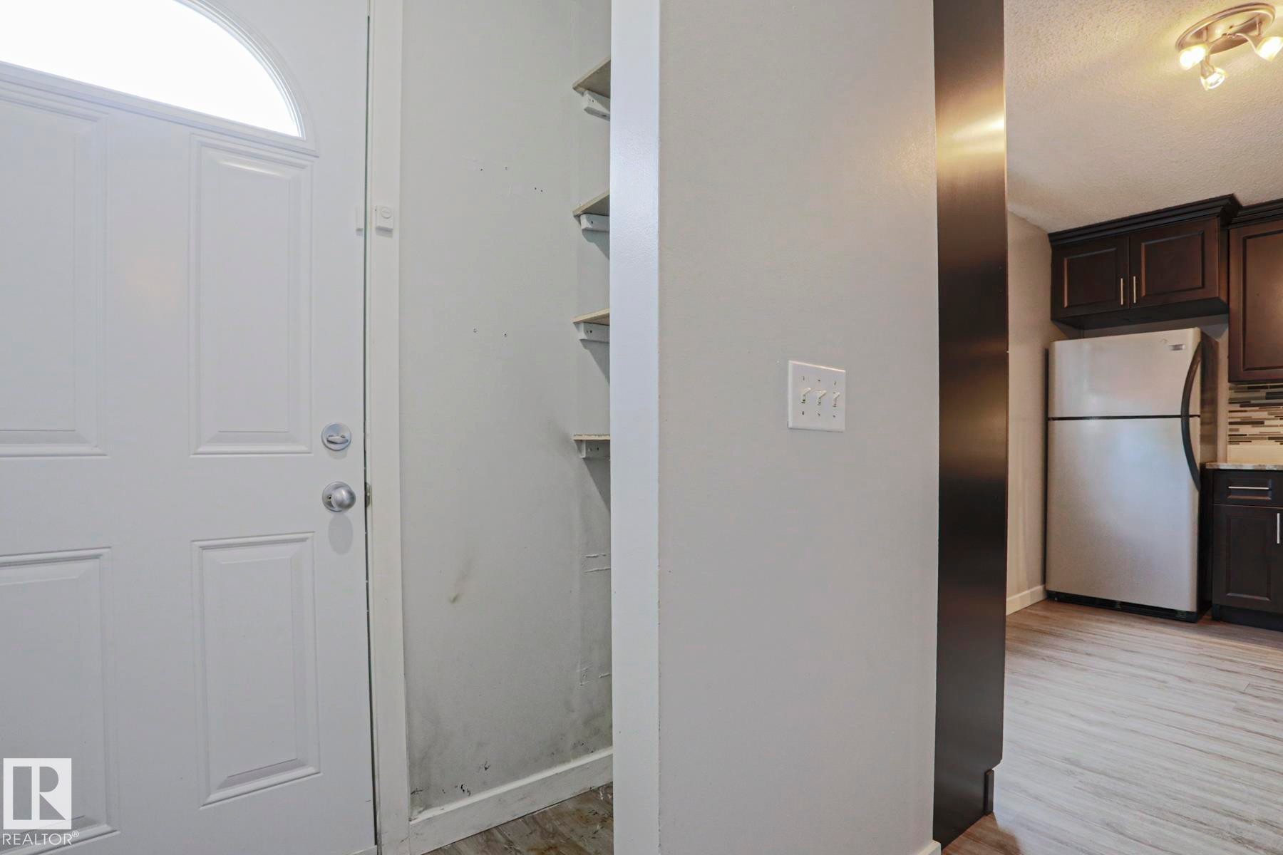 355 Kirkpatrick Crescent Nw, Edmonton, AB - Indoor Photo Showing Other Room
