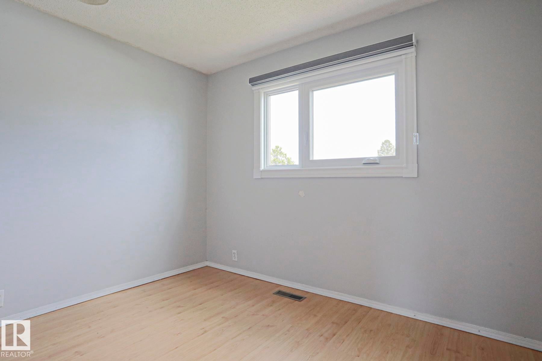 355 Kirkpatrick Crescent Nw, Edmonton, AB - Indoor Photo Showing Other Room