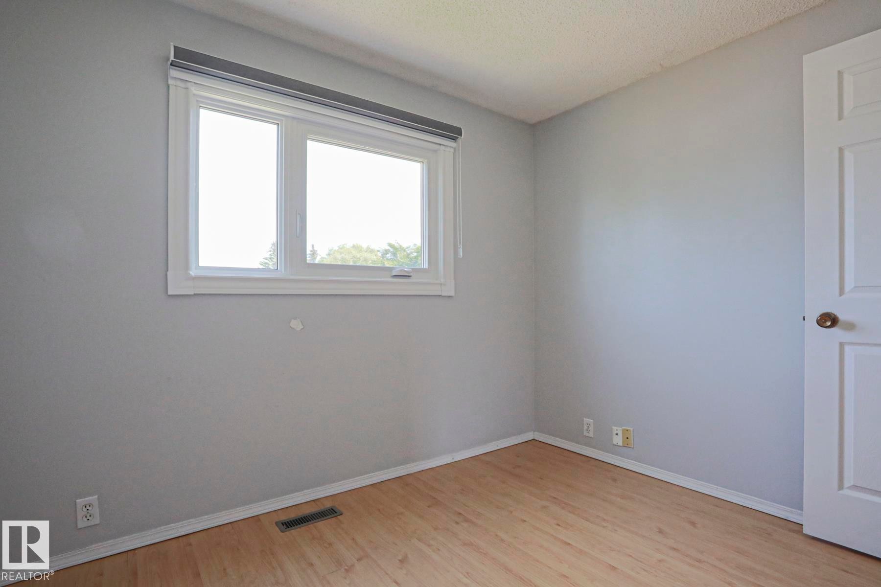 355 Kirkpatrick Crescent Nw, Edmonton, AB - Indoor Photo Showing Other Room