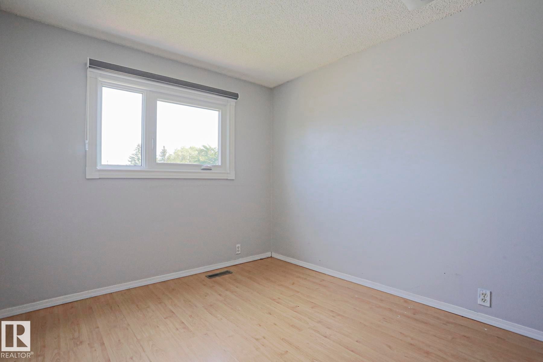 355 Kirkpatrick Crescent Nw, Edmonton, AB - Indoor Photo Showing Other Room