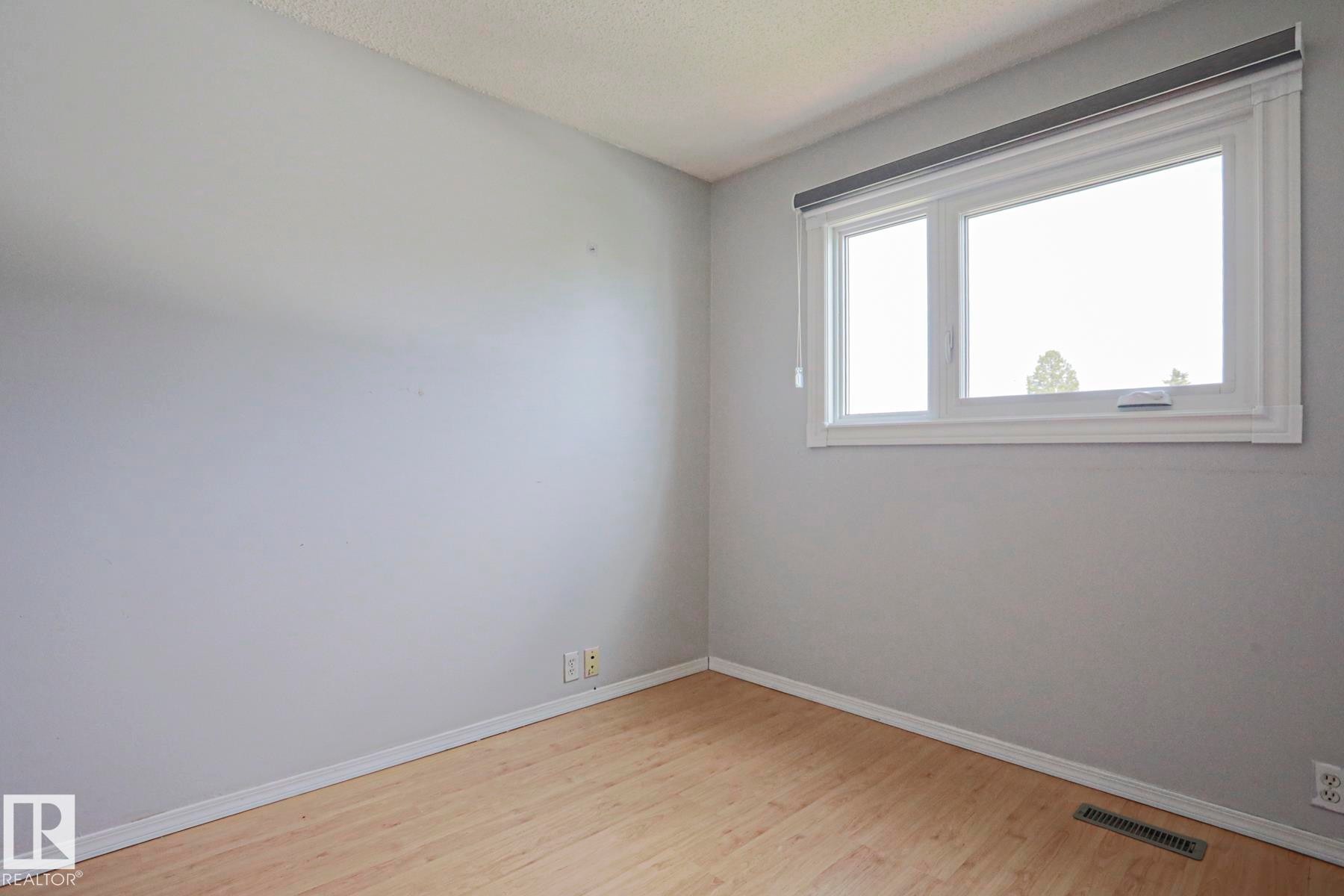 355 Kirkpatrick Crescent Nw, Edmonton, AB - Indoor Photo Showing Other Room