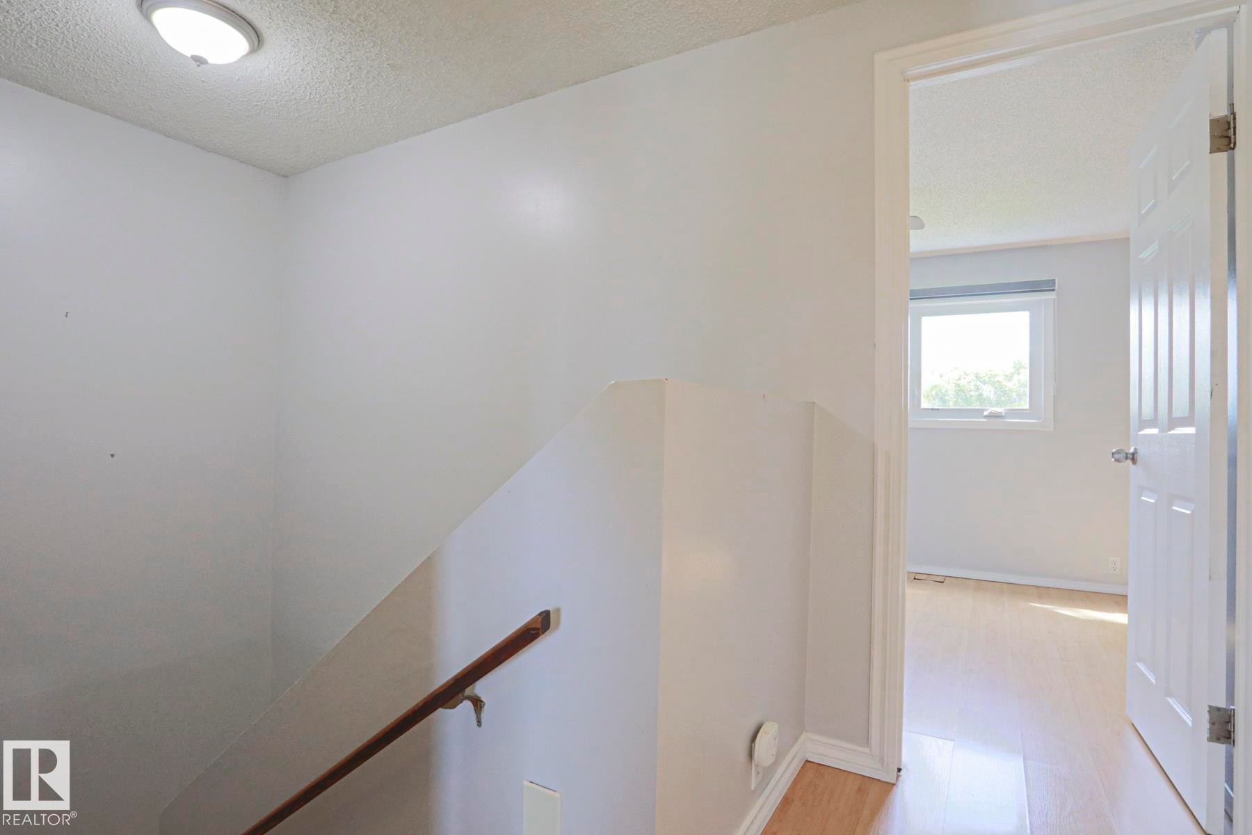 355 Kirkpatrick Crescent Nw, Edmonton, AB - Indoor Photo Showing Other Room