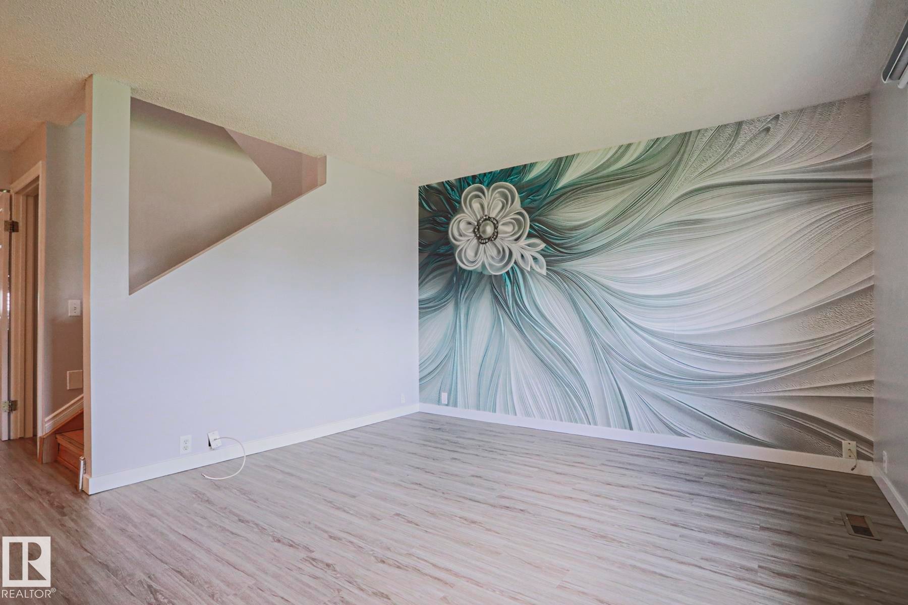 355 Kirkpatrick Crescent Nw, Edmonton, AB - Indoor Photo Showing Other Room