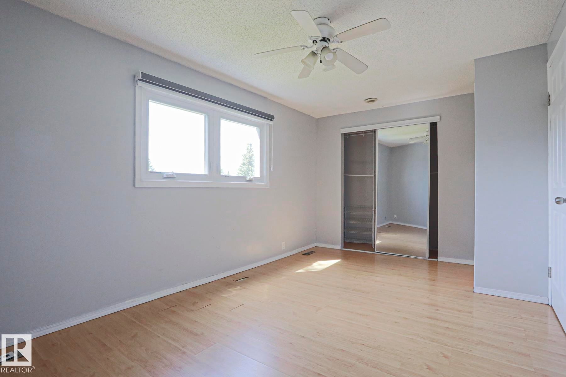 355 Kirkpatrick Crescent Nw, Edmonton, AB - Indoor Photo Showing Other Room