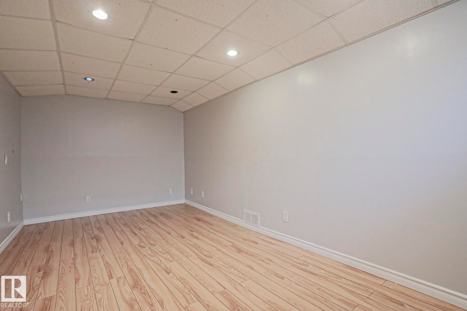 355 Kirkpatrick Crescent Nw, Edmonton, AB - Indoor Photo Showing Other Room
