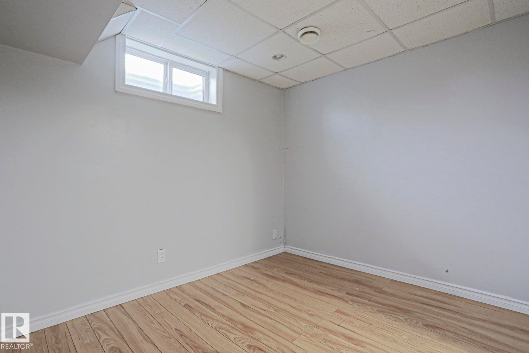 355 Kirkpatrick Crescent Nw, Edmonton, AB - Indoor Photo Showing Other Room