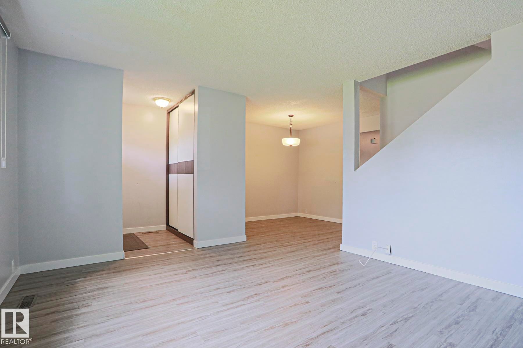 355 Kirkpatrick Crescent Nw, Edmonton, AB - Indoor Photo Showing Other Room
