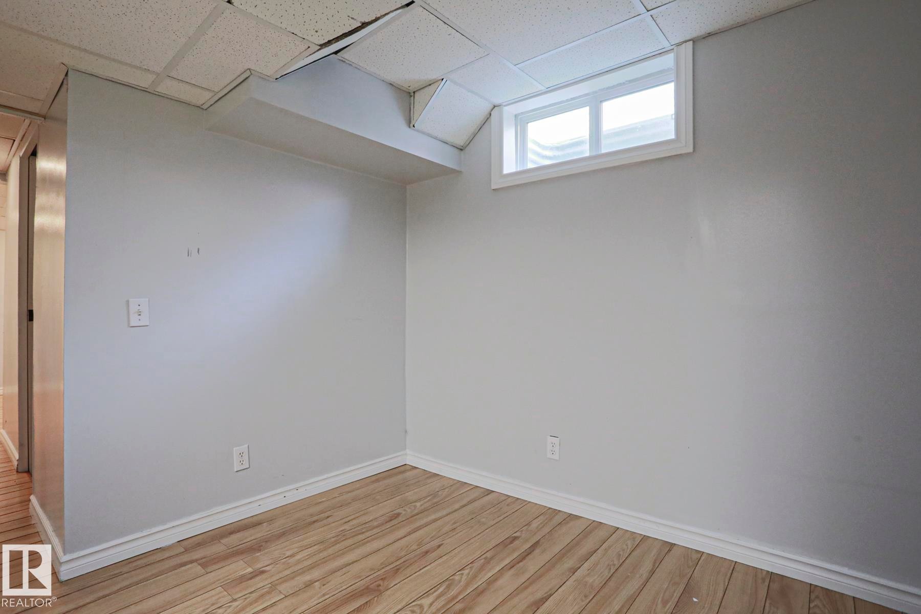 355 Kirkpatrick Crescent Nw, Edmonton, AB - Indoor Photo Showing Other Room