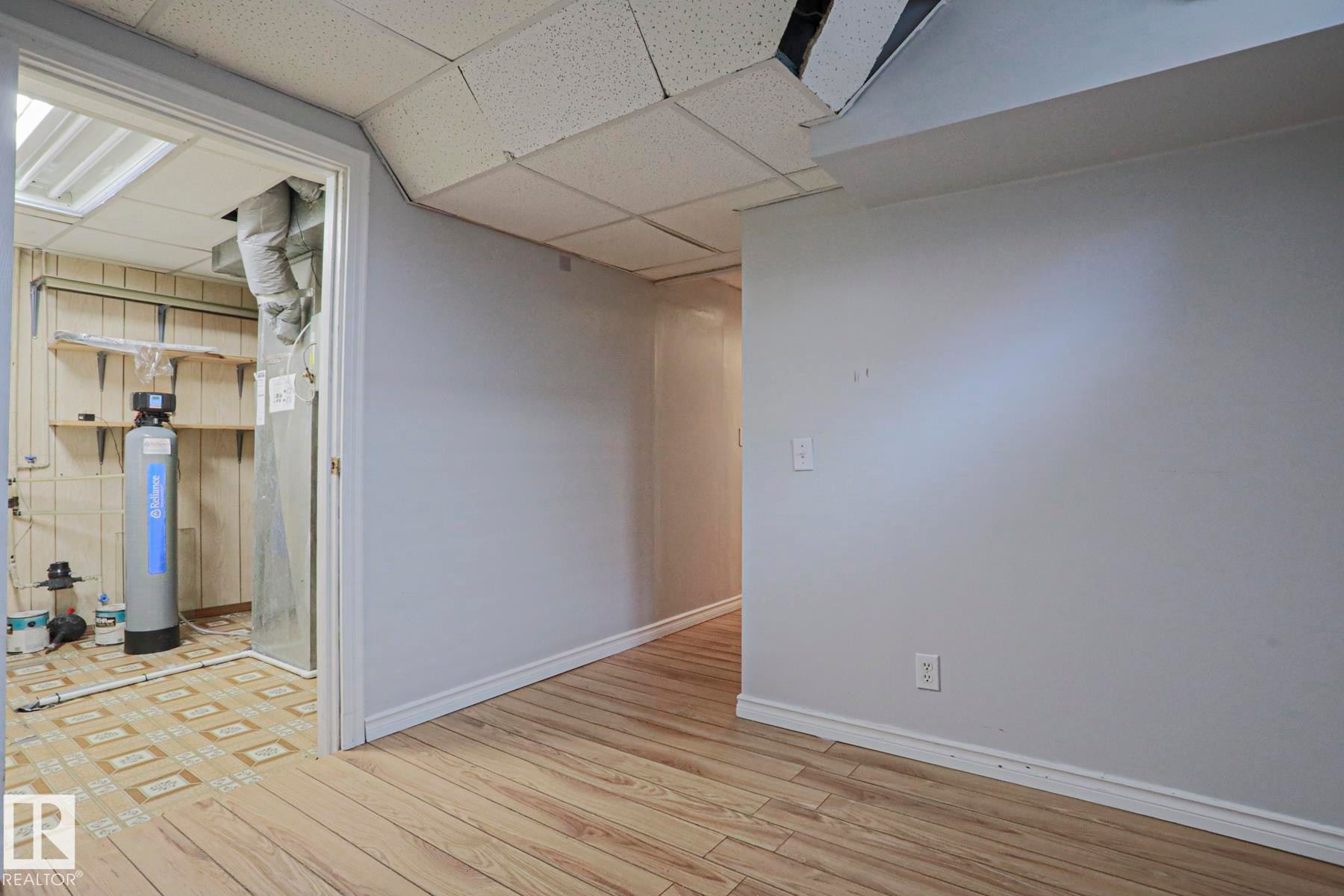 355 Kirkpatrick Crescent Nw, Edmonton, AB - Indoor Photo Showing Other Room