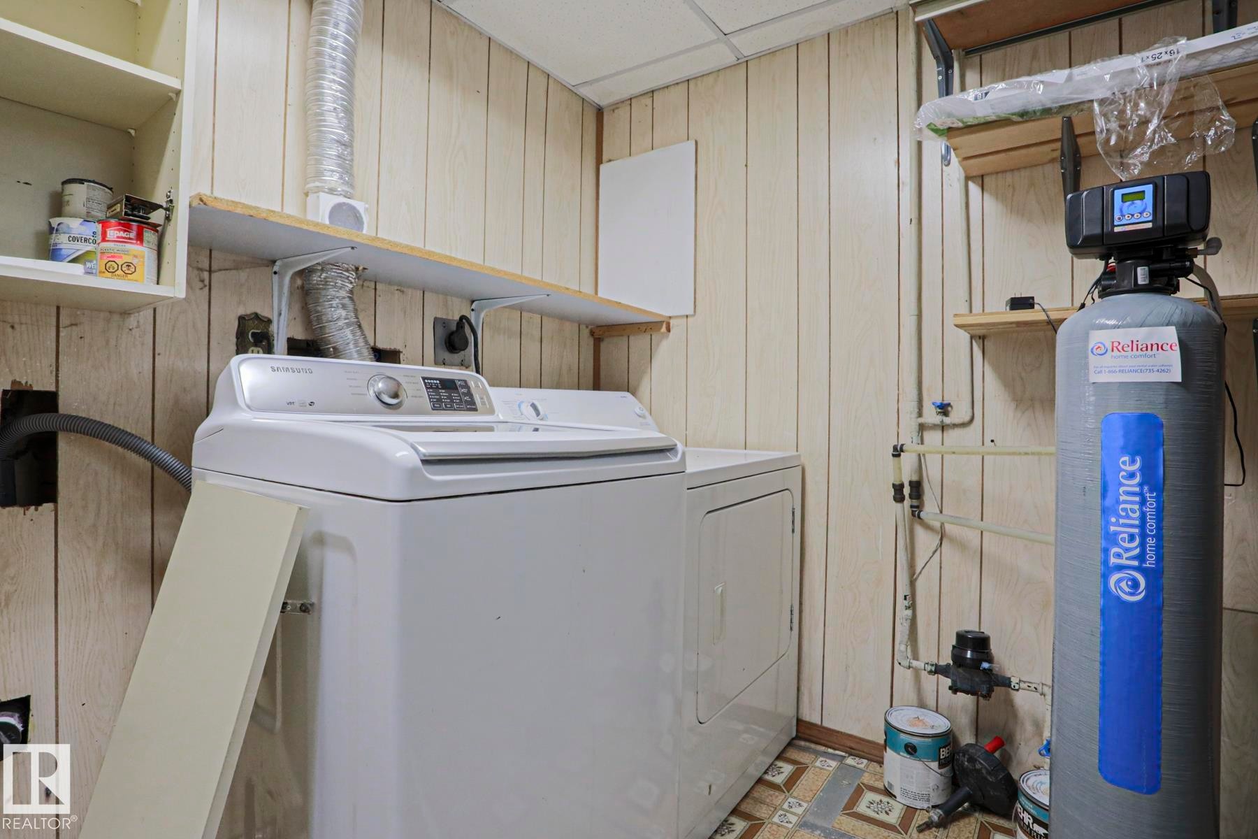 355 Kirkpatrick Crescent Nw, Edmonton, AB - Indoor Photo Showing Laundry Room