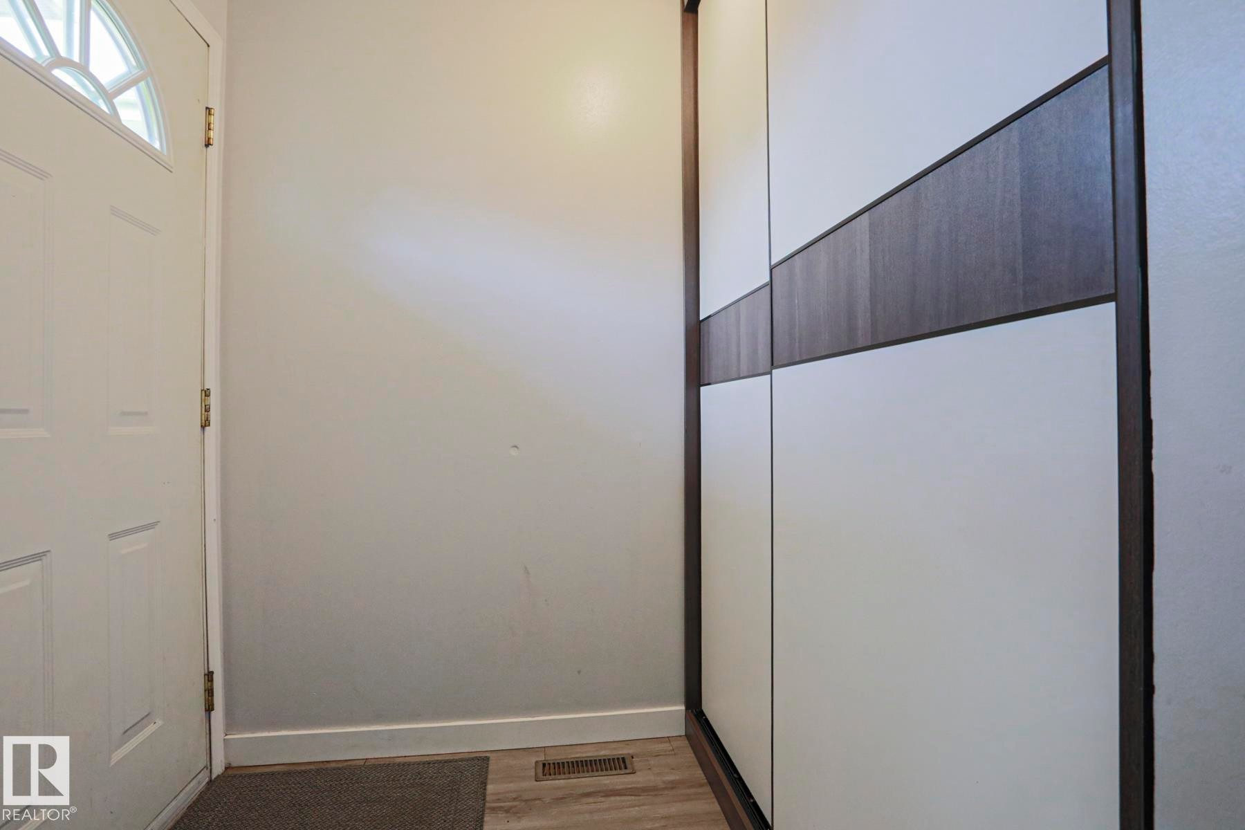 355 Kirkpatrick Crescent Nw, Edmonton, AB - Indoor Photo Showing Other Room