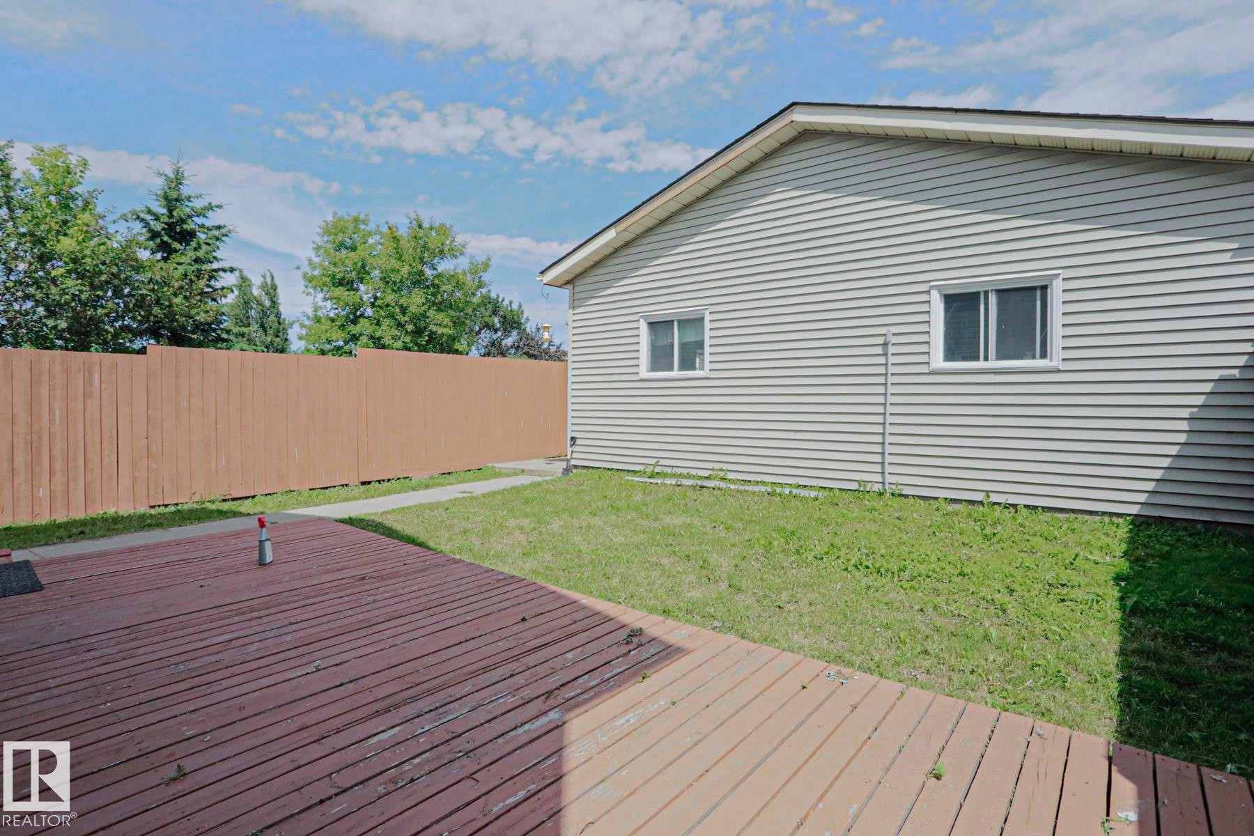 355 Kirkpatrick Crescent Nw, Edmonton, AB - Outdoor