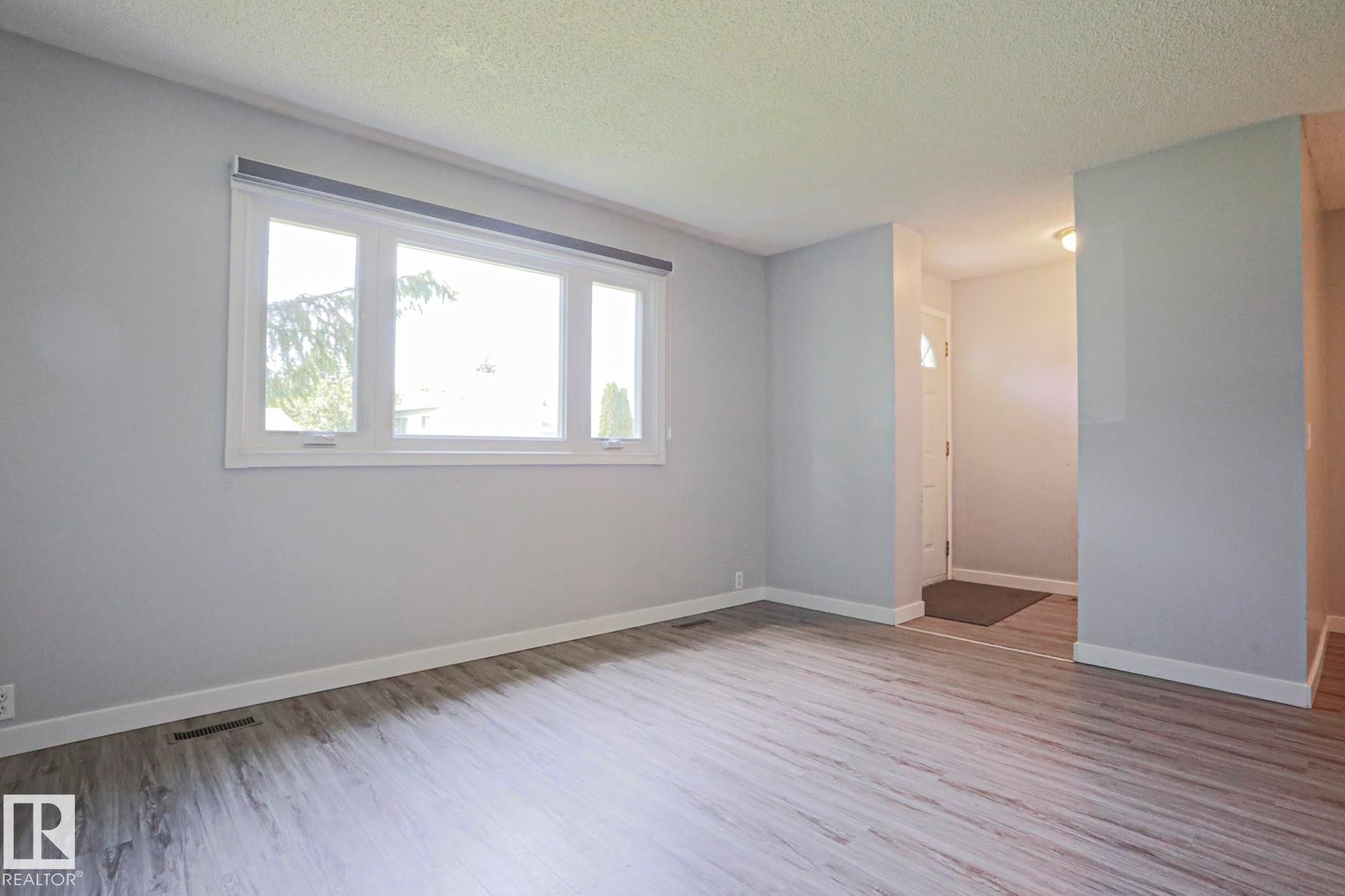 355 Kirkpatrick Crescent Nw, Edmonton, AB - Indoor Photo Showing Other Room