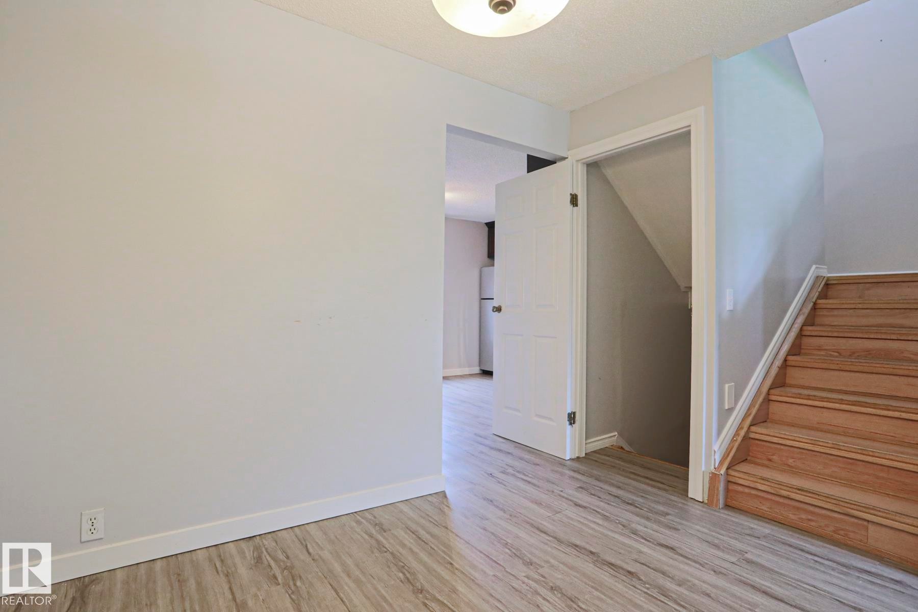 355 Kirkpatrick Crescent Nw, Edmonton, AB - Indoor Photo Showing Other Room