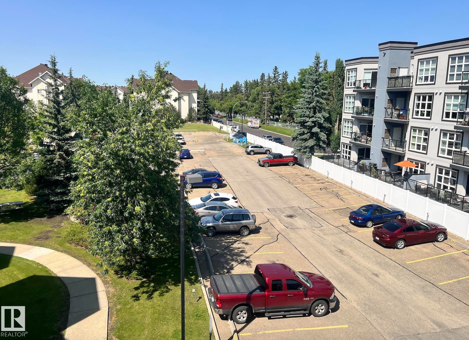 #458 10520 120 St Nw, Edmonton, AB - Outdoor