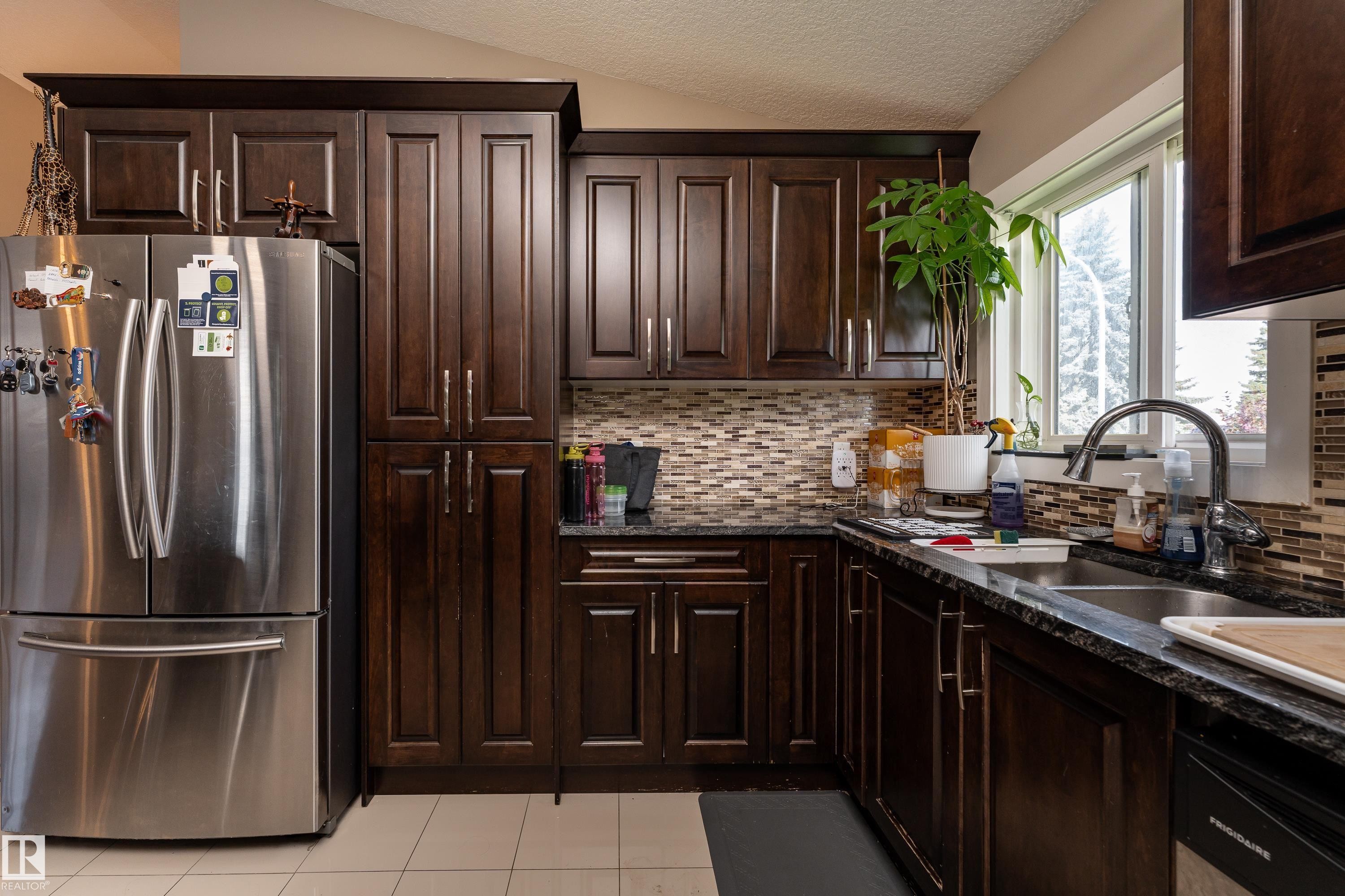 12847 86 Street Nw, Edmonton, AB - Indoor Photo Showing Kitchen With Double Sink With Upgraded Kitchen