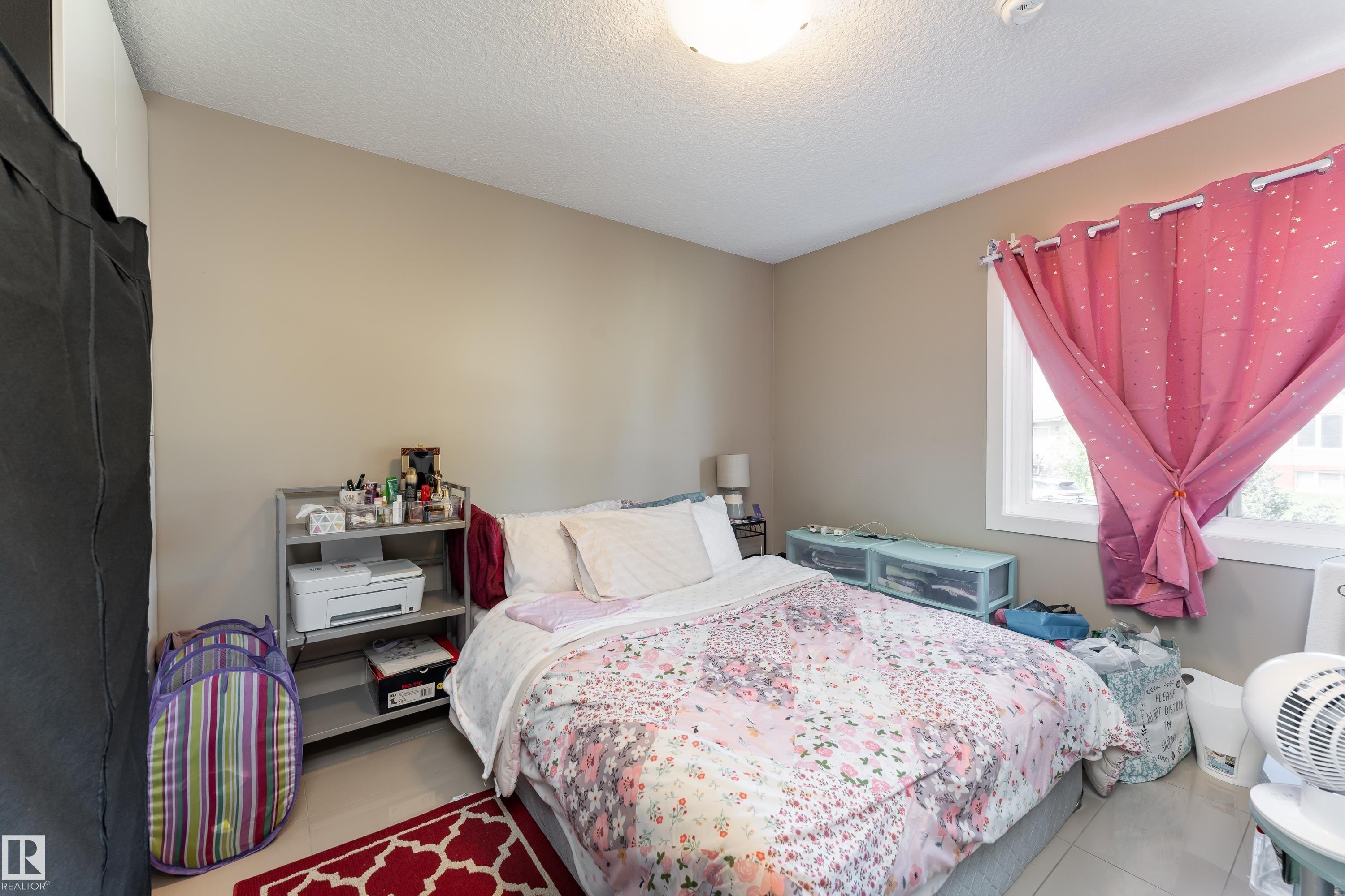 12847 86 Street Nw, Edmonton, AB - Indoor Photo Showing Bedroom