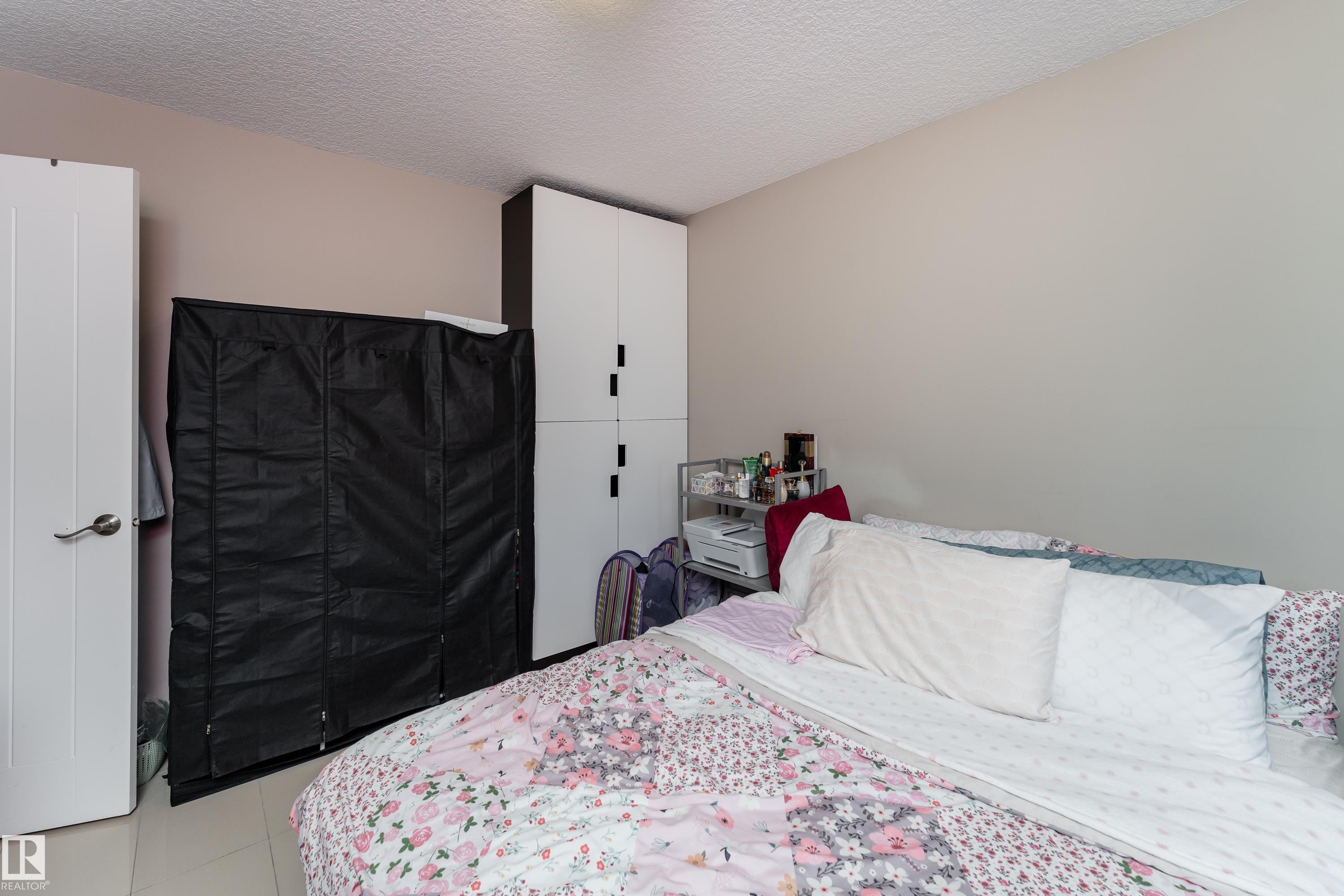 12847 86 Street Nw, Edmonton, AB - Indoor Photo Showing Bedroom