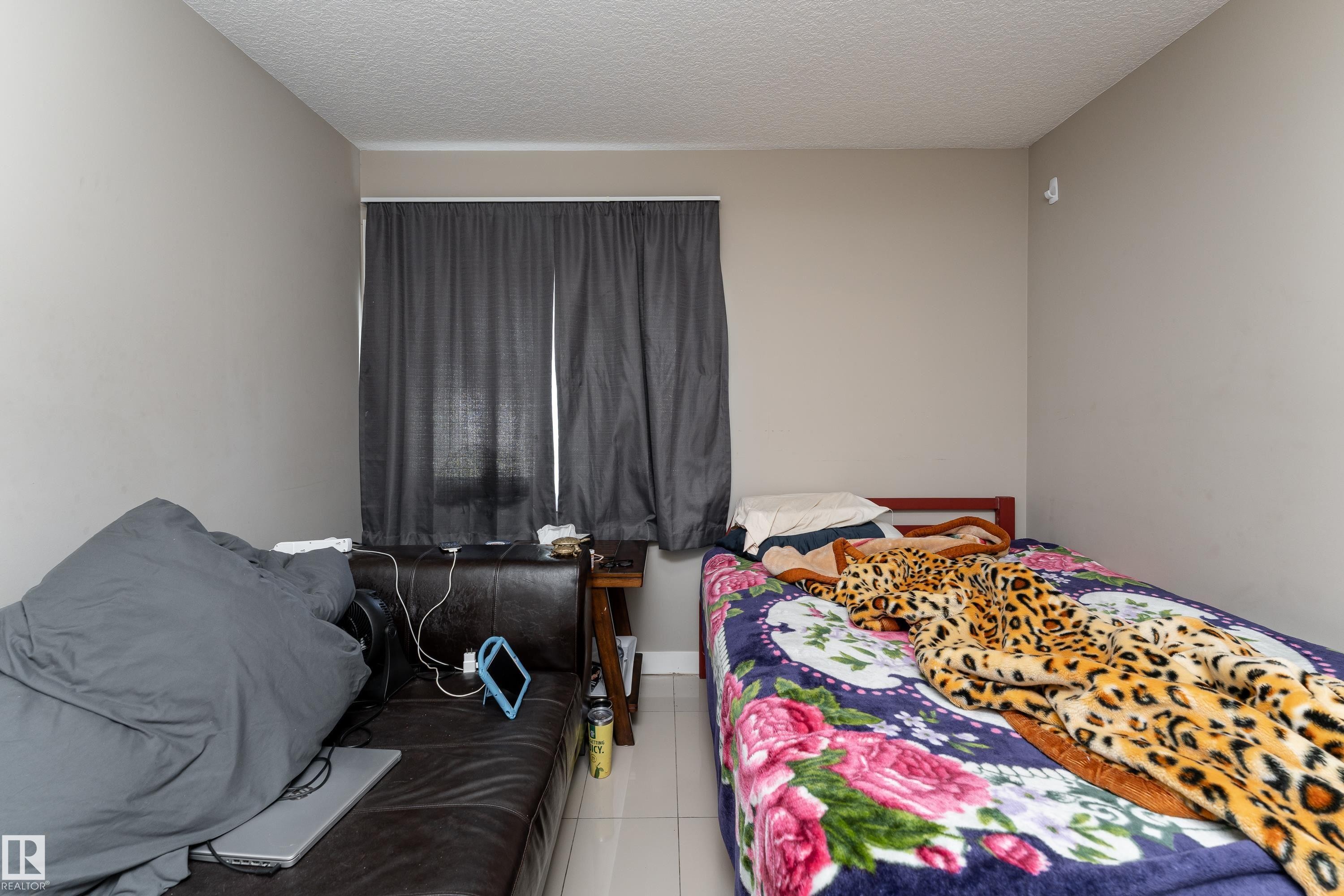 12847 86 Street Nw, Edmonton, AB - Indoor Photo Showing Bedroom