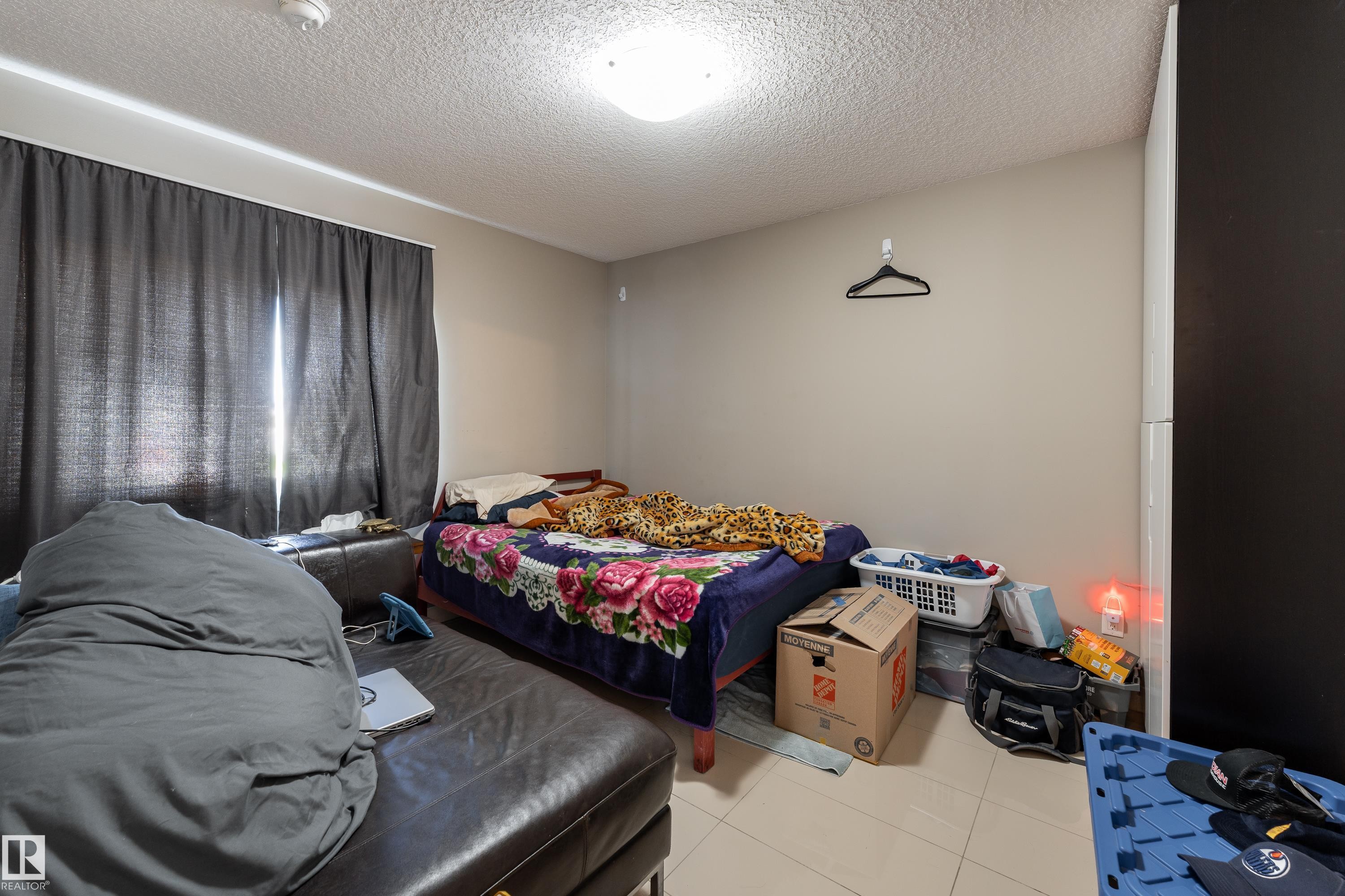 12847 86 Street Nw, Edmonton, AB - Indoor Photo Showing Bedroom