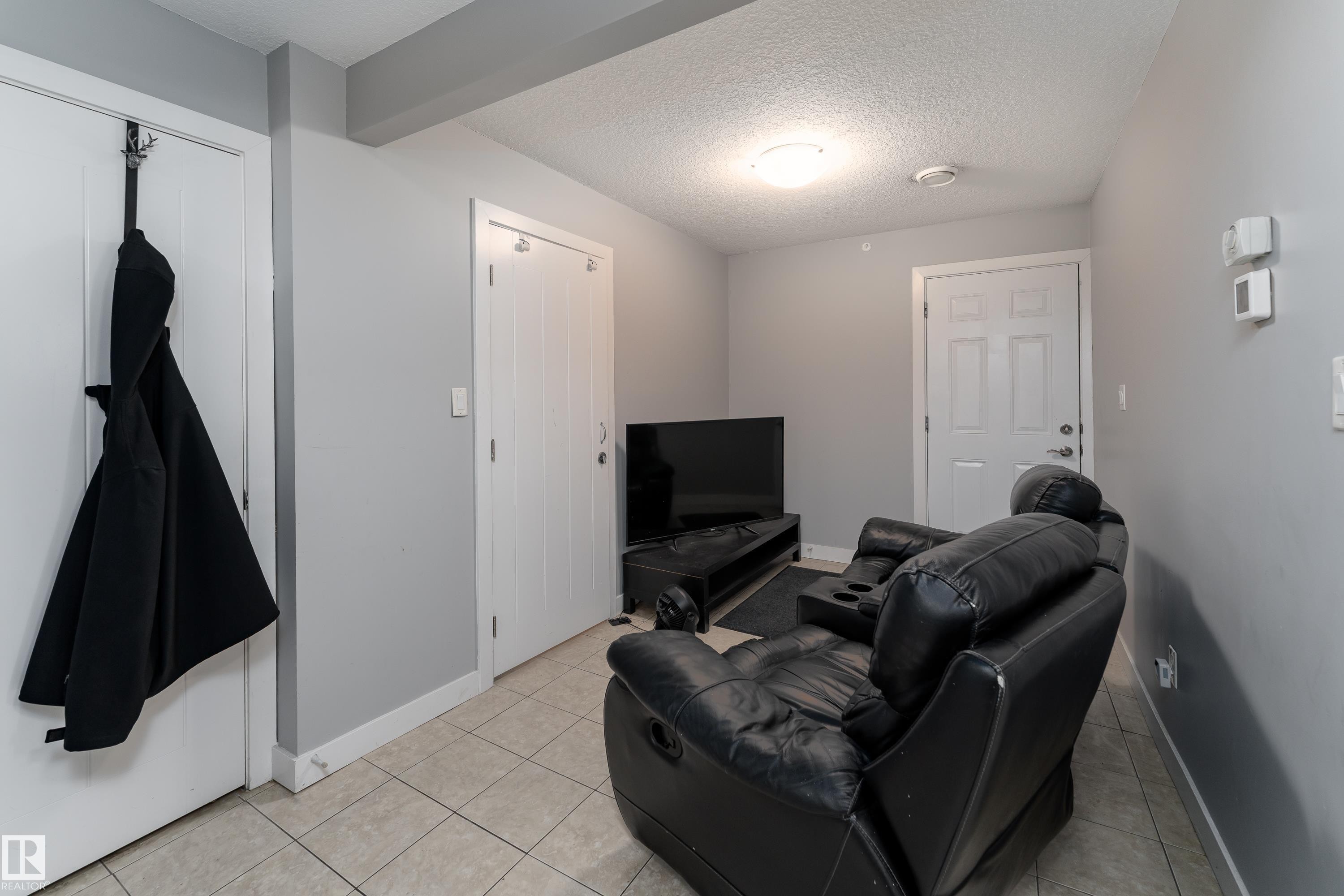 12847 86 Street Nw, Edmonton, AB - Indoor Photo Showing Other Room