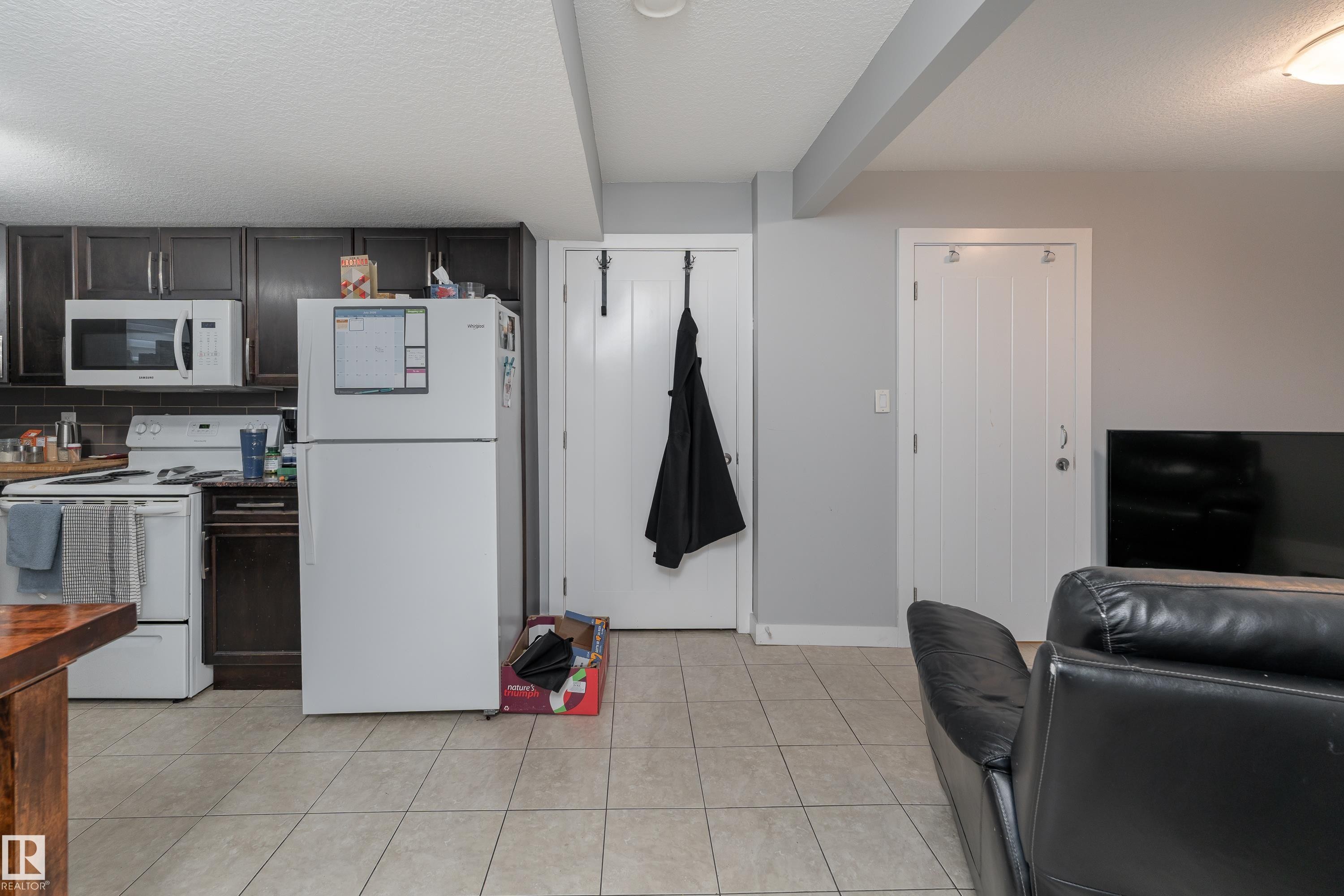 12847 86 Street Nw, Edmonton, AB - Indoor Photo Showing Kitchen