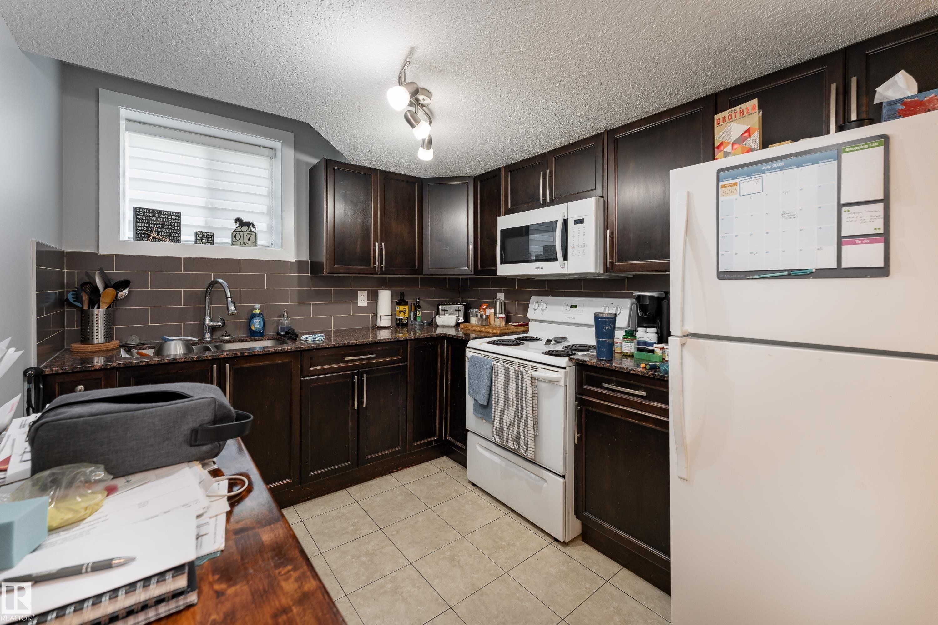 12847 86 Street Nw, Edmonton, AB - Indoor Photo Showing Kitchen