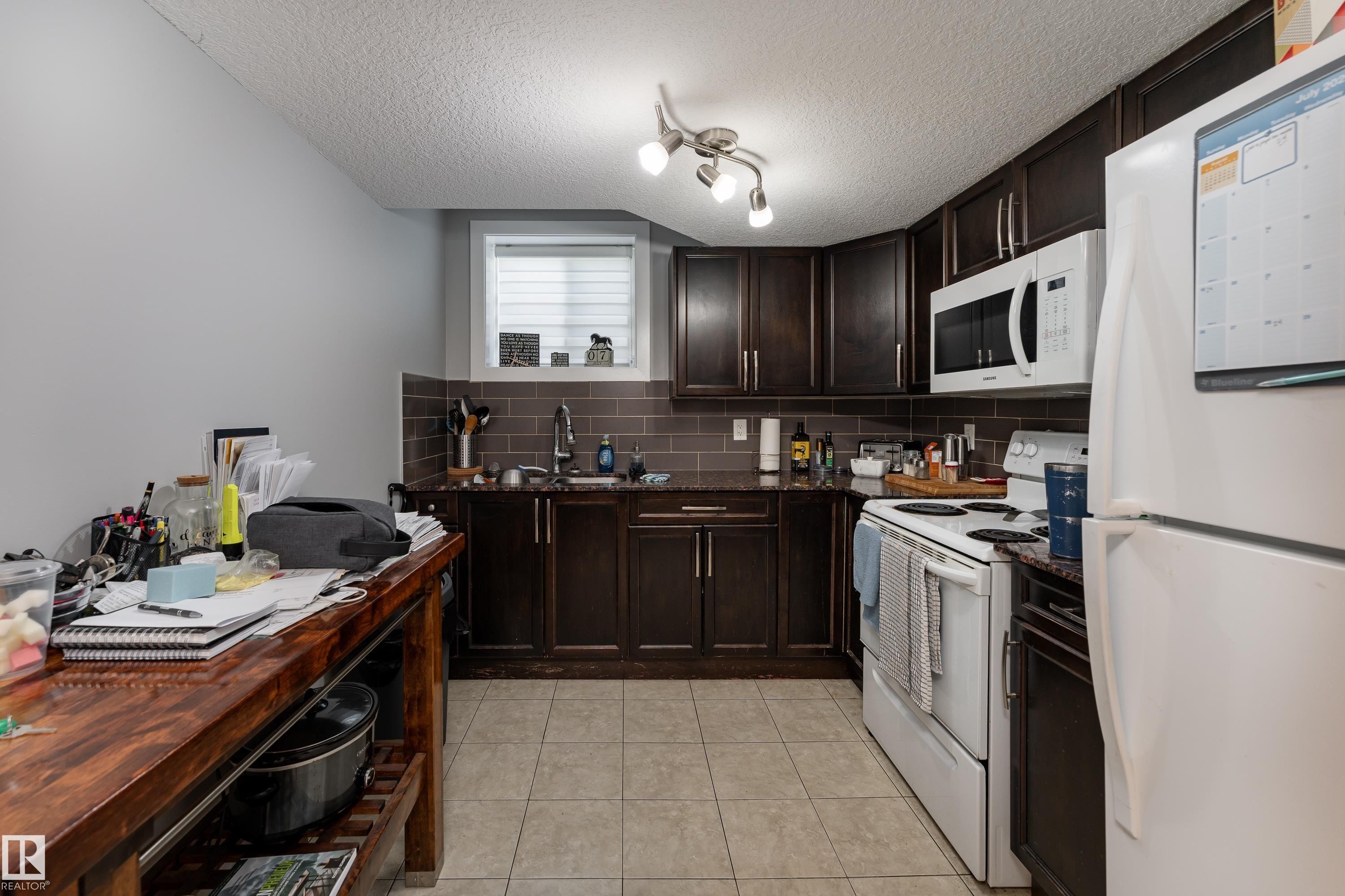 12847 86 Street Nw, Edmonton, AB - Indoor Photo Showing Kitchen