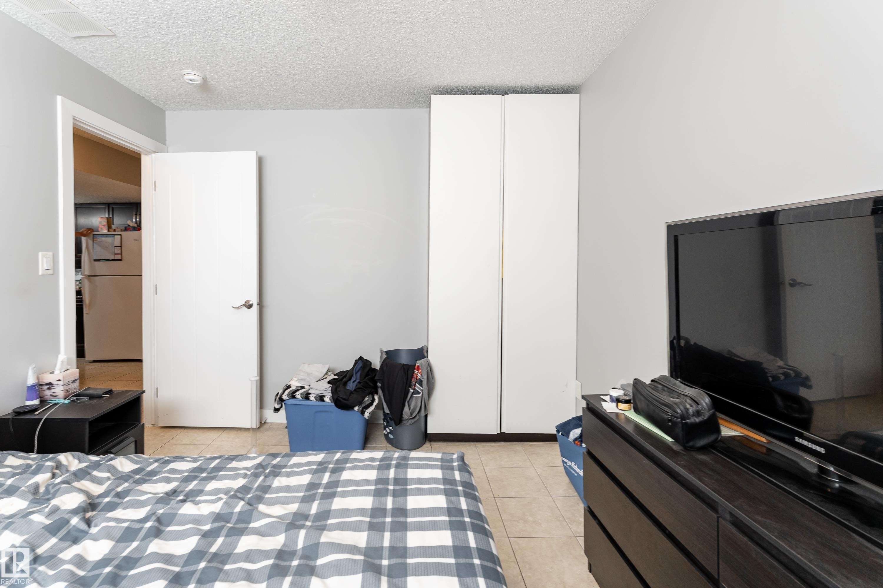 12847 86 Street Nw, Edmonton, AB - Indoor Photo Showing Bedroom