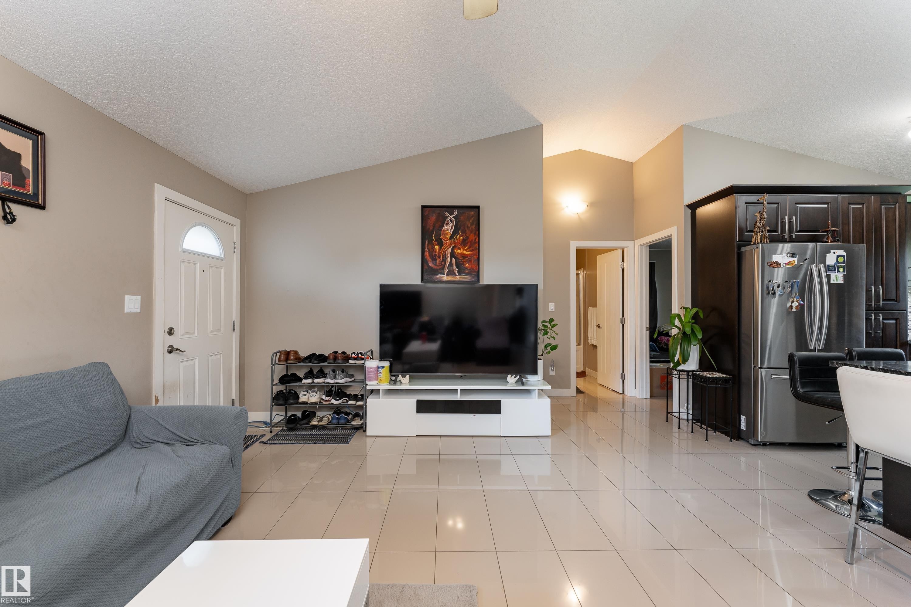 12847 86 Street Nw, Edmonton, AB - Indoor Photo Showing Living Room