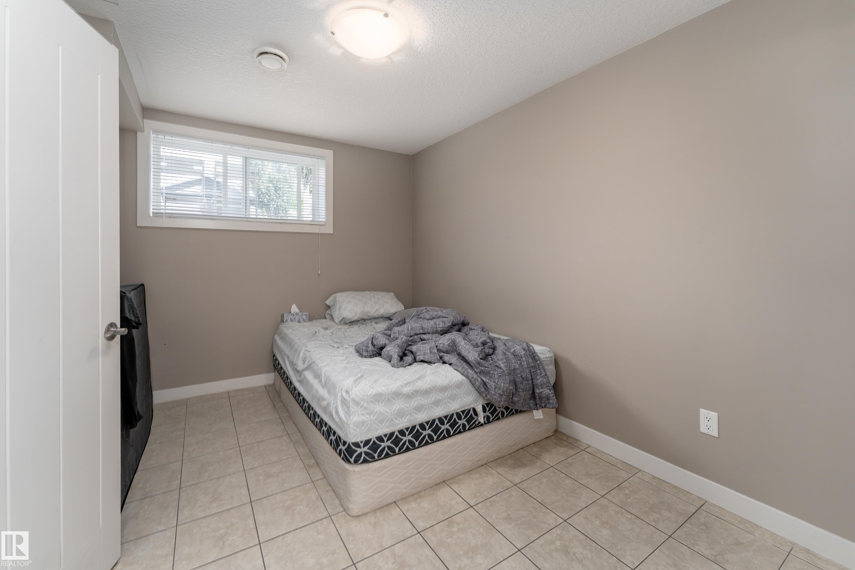 12847 86 Street Nw, Edmonton, AB - Indoor Photo Showing Bedroom