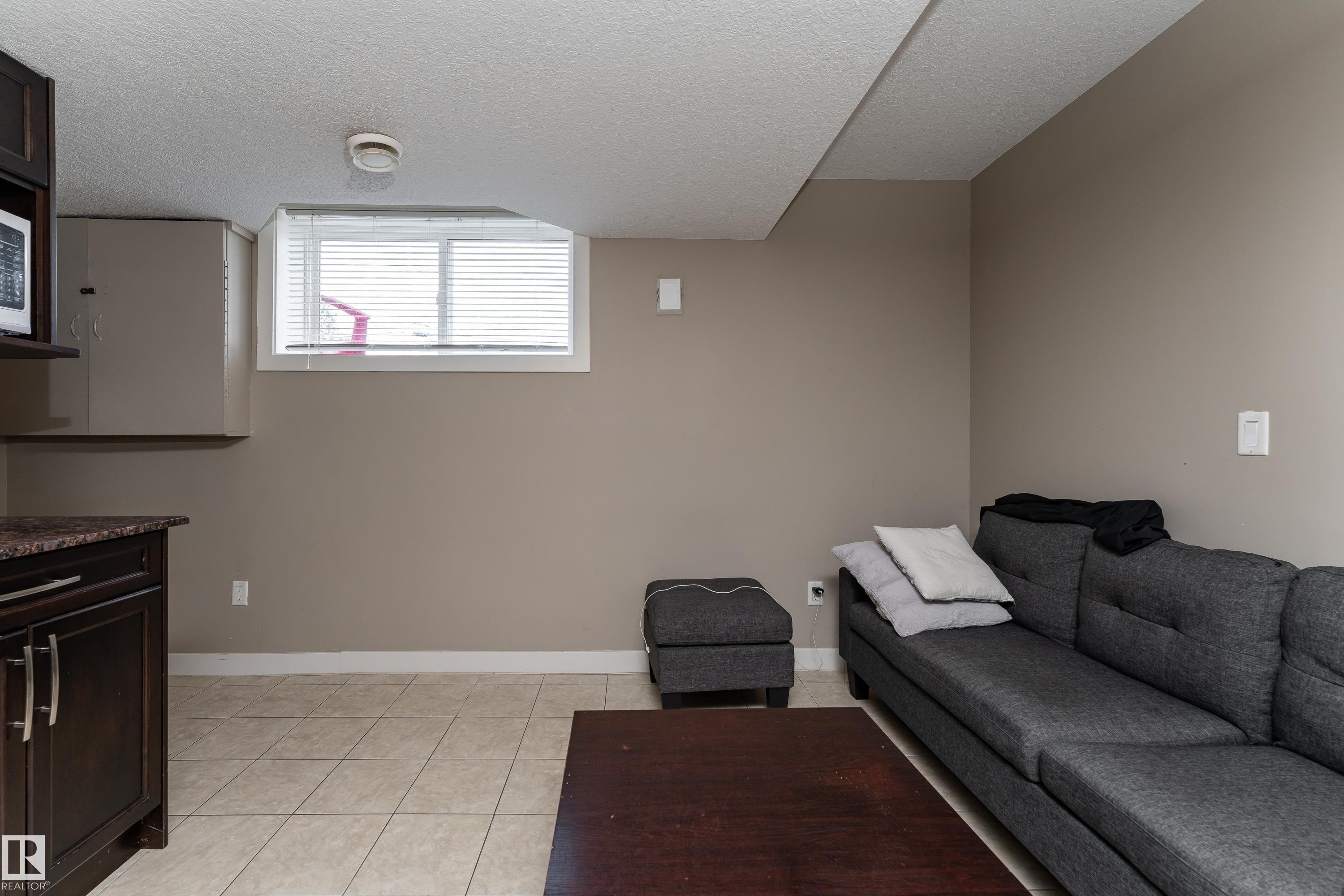 12847 86 Street Nw, Edmonton, AB - Indoor