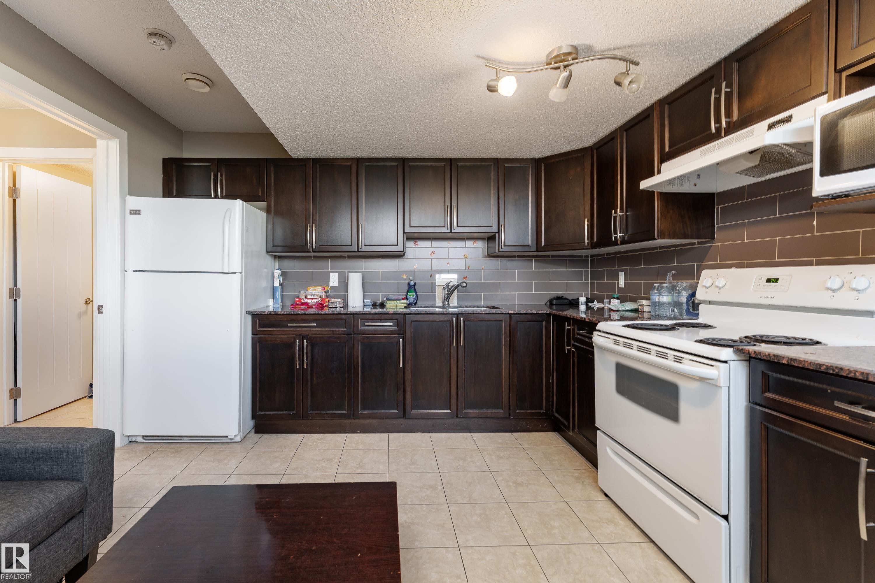 12847 86 Street Nw, Edmonton, AB - Indoor Photo Showing Kitchen