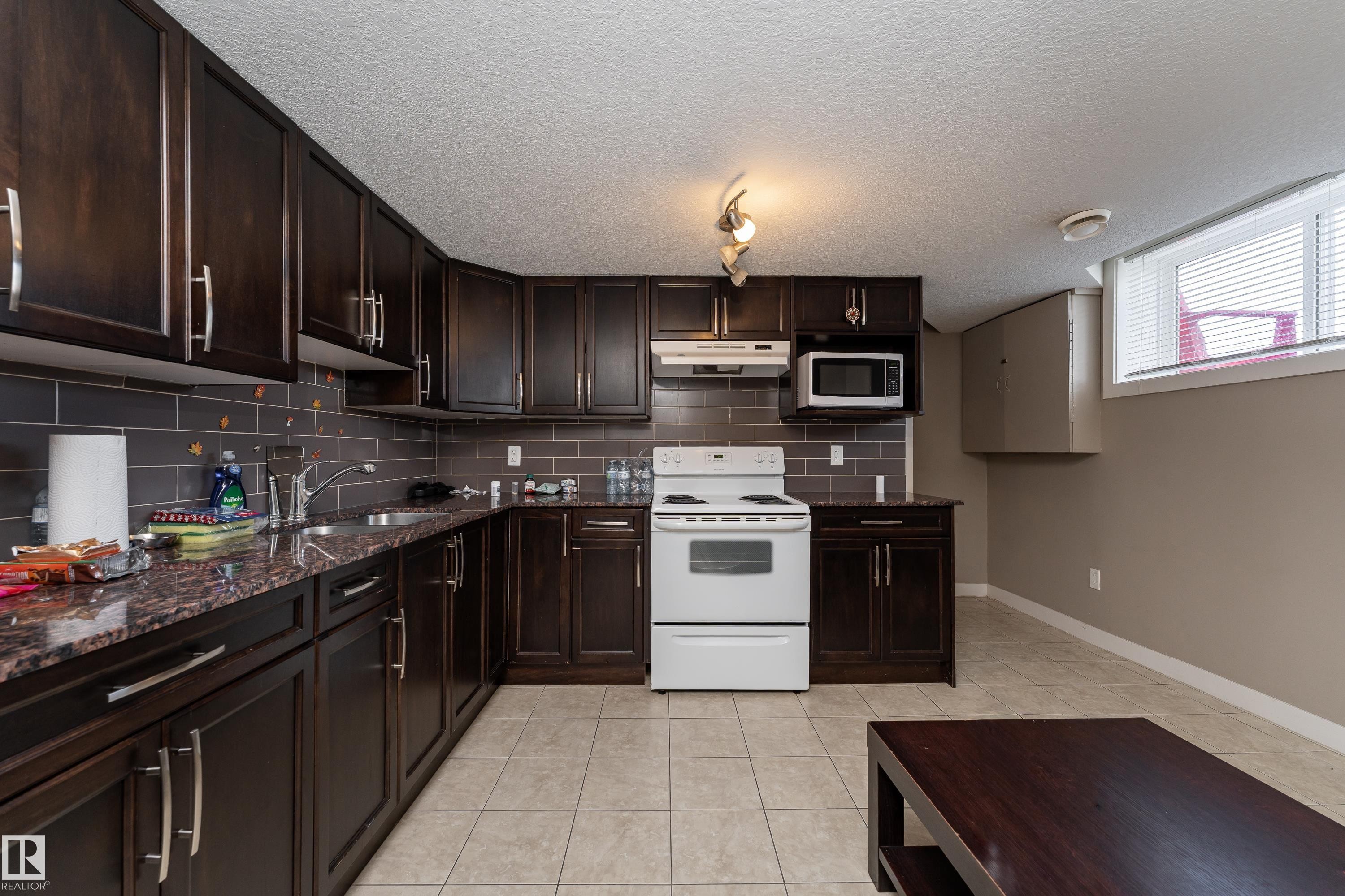 12847 86 Street Nw, Edmonton, AB - Indoor Photo Showing Kitchen