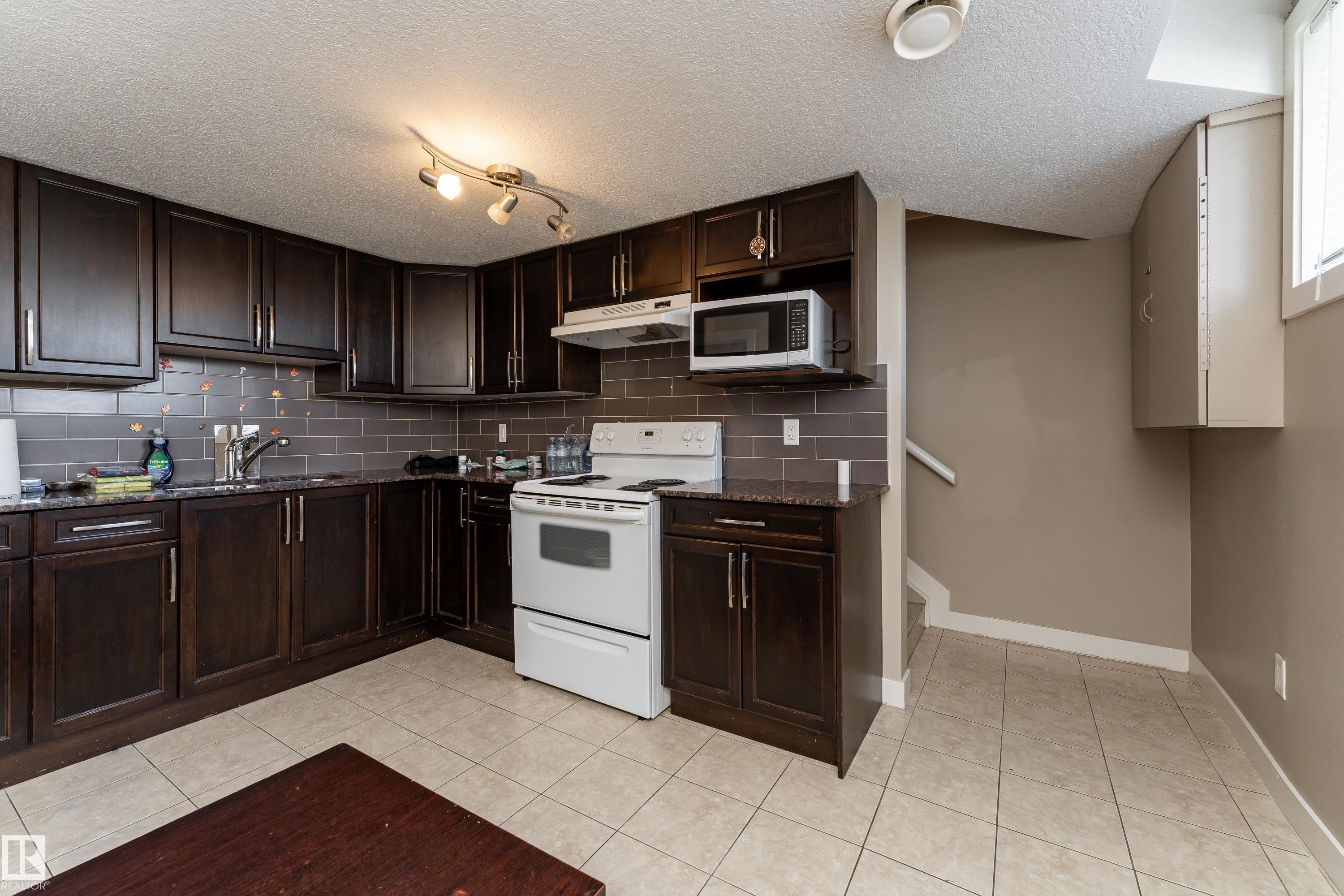 12847 86 Street Nw, Edmonton, AB - Indoor Photo Showing Kitchen