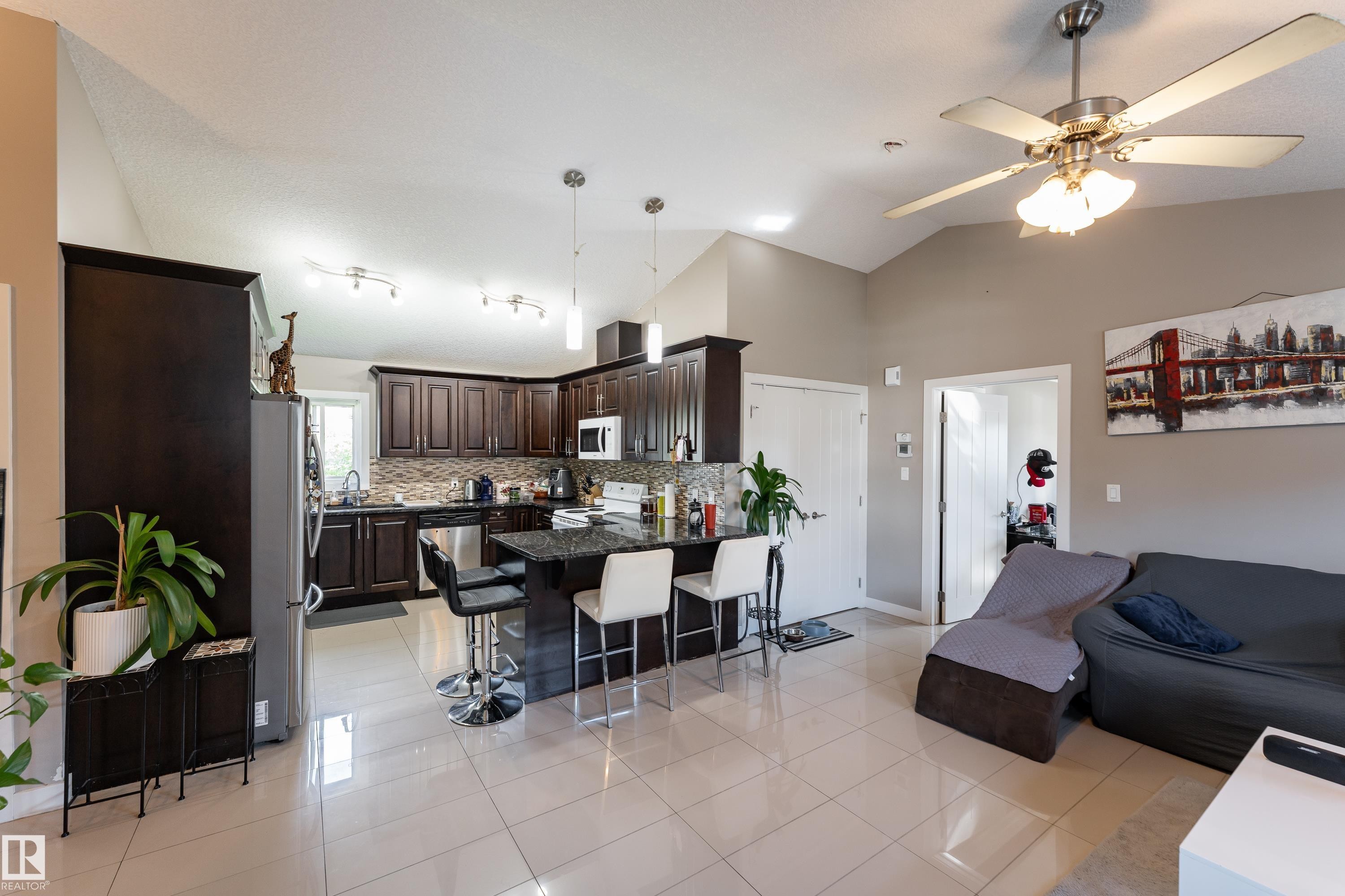 12847 86 Street Nw, Edmonton, AB - Indoor