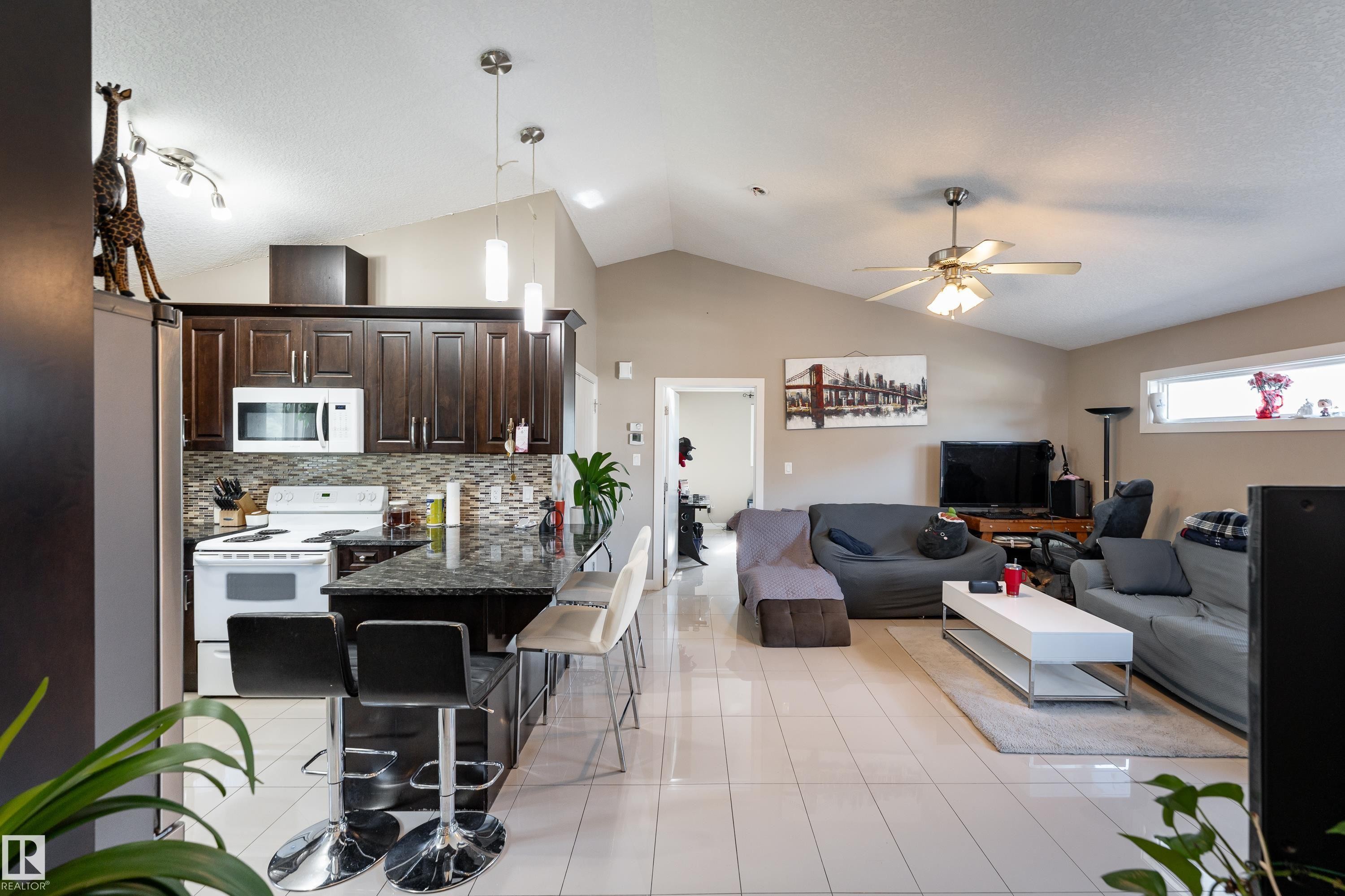 12847 86 Street Nw, Edmonton, AB - Indoor