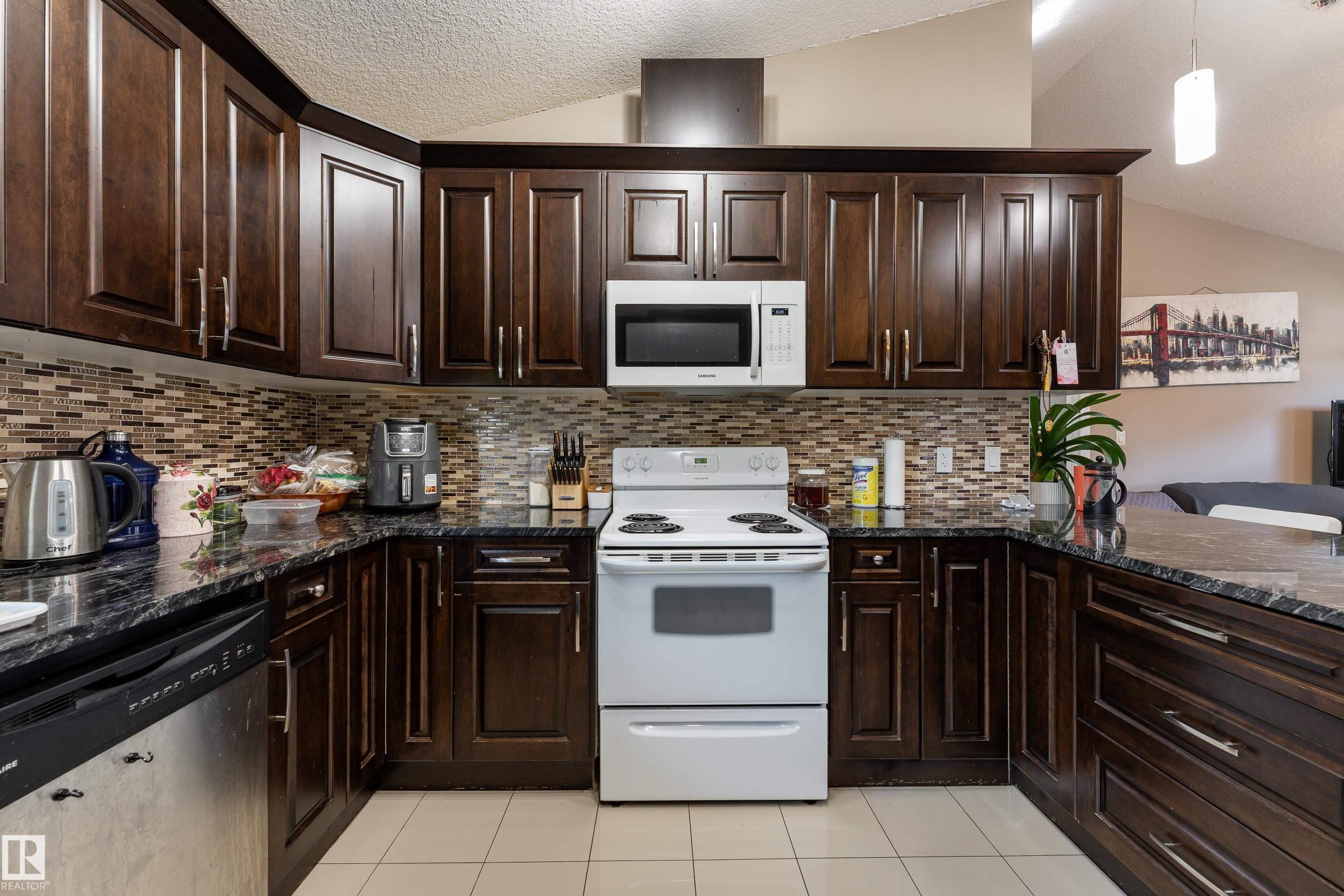 12847 86 Street Nw, Edmonton, AB - Indoor Photo Showing Kitchen