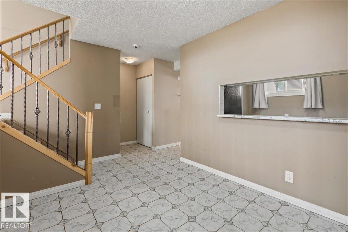 5512 19A Avenue Nw, Edmonton, AB - Indoor Photo Showing Other Room