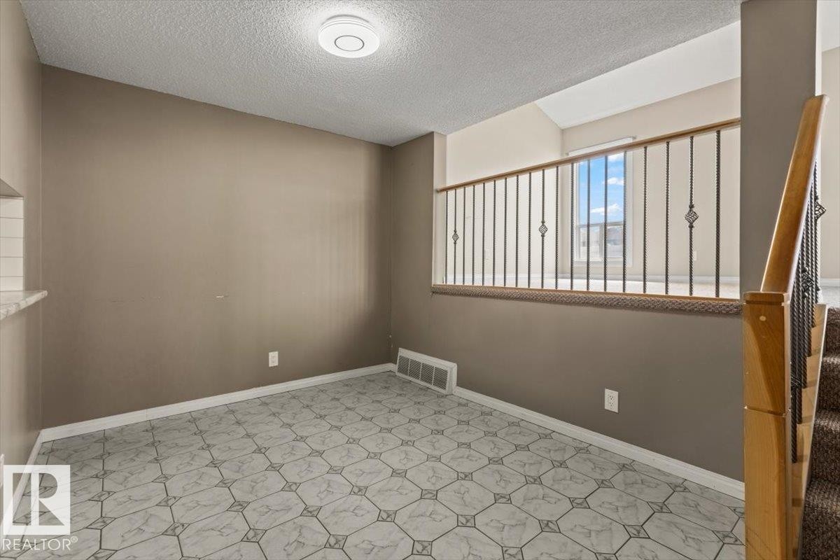 5512 19A Avenue Nw, Edmonton, AB - Indoor Photo Showing Other Room