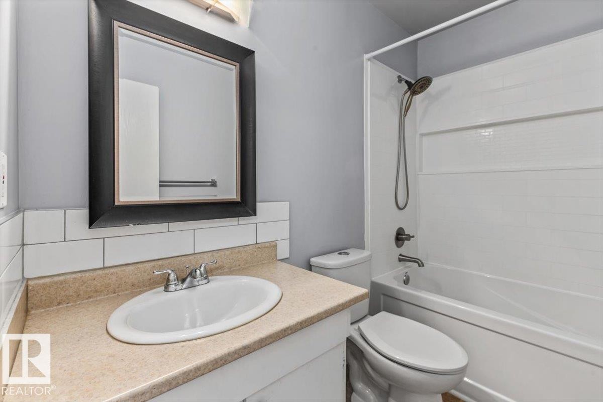 5512 19A Avenue Nw, Edmonton, AB - Indoor Photo Showing Bathroom
